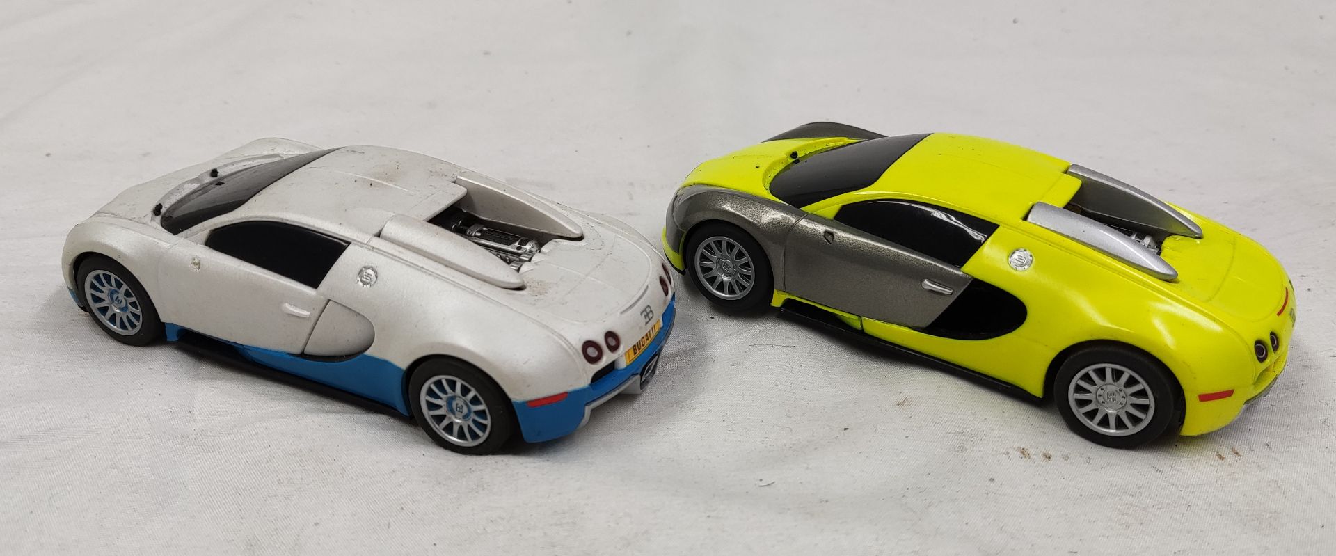 2 x Scalextric Bugatti Cars - Tested and Working - Used - CL444 - NO VAT ON THE HAMMER - Location: - Image 3 of 9