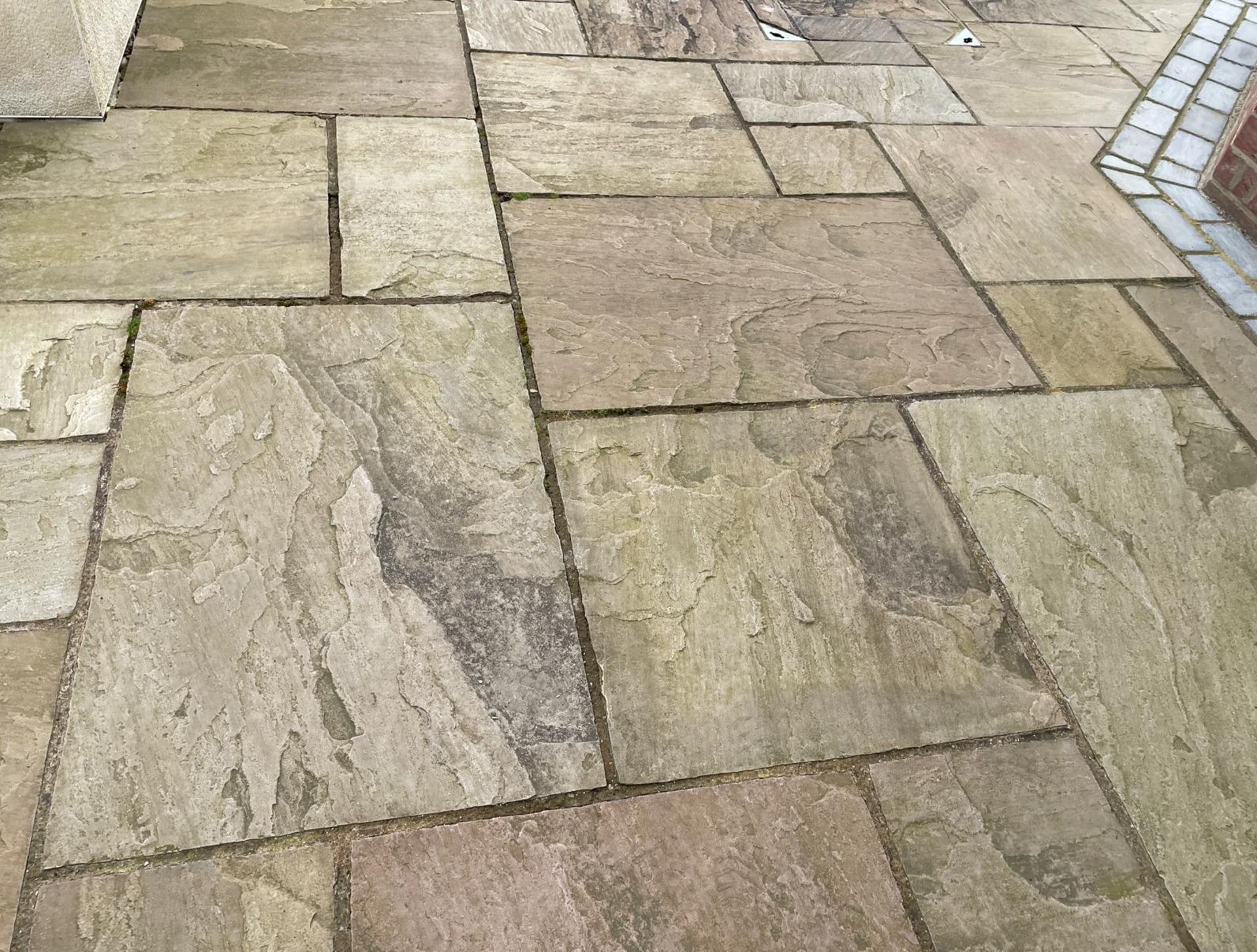 Large Quantity of Yorkstone Paving - Over 340sqm - CL896 - NO VAT ON THE HAMMER - Location: Wilmslow - Image 48 of 57