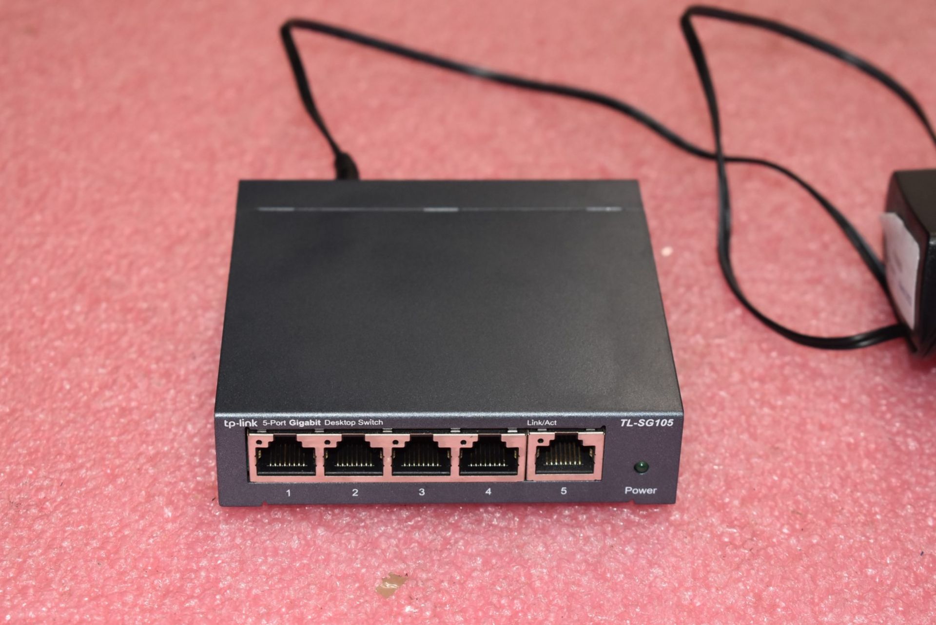 1 x TP Link 5 Port Gigabit Desktop Switch - Type TL-SG105 - Includes Power Adaptor - Image 2 of 4