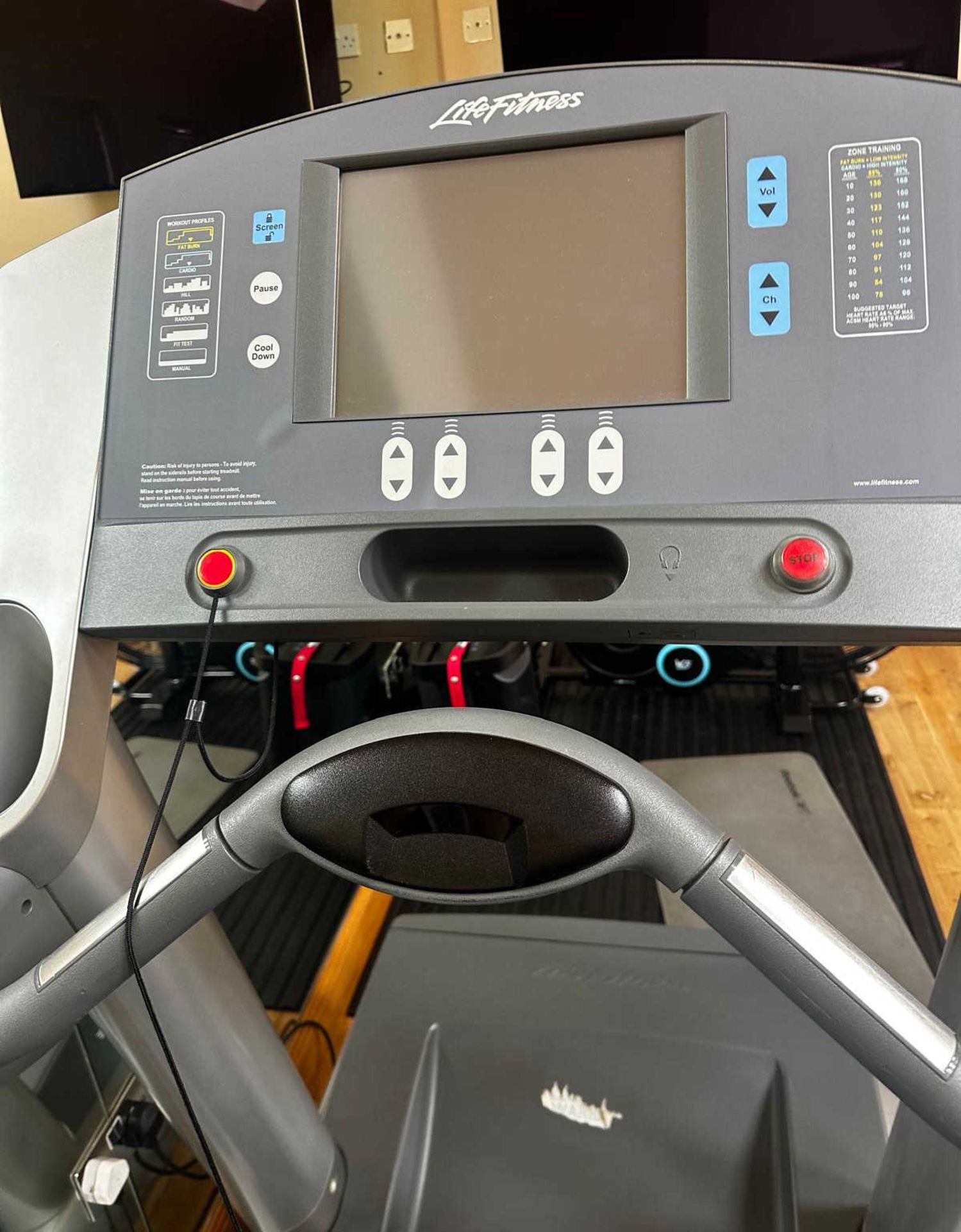 1 x Life Fitness T9E Treadmill - In Good Working Order - CL726 - NO VAT ON THE HAMMER - Image 4 of 6