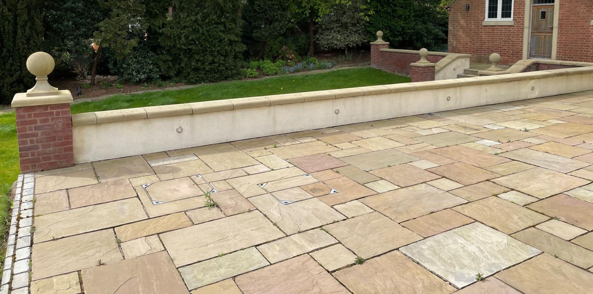 Large Quantity of Yorkstone Paving - Over 340sqm - CL896 - NO VAT ON THE HAMMER - Location: Wilmslow - Image 11 of 57