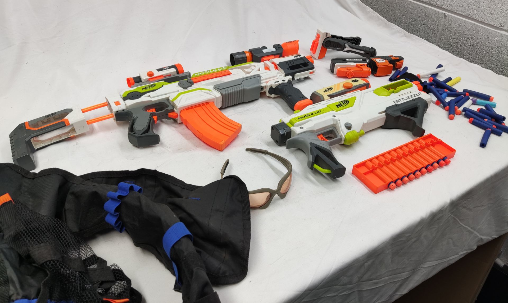 2 x Nerf Modulus Guns Plus Various Attachments And Accessories - Used - CL444 - NO VAT ON THE HAMMER - Image 10 of 10