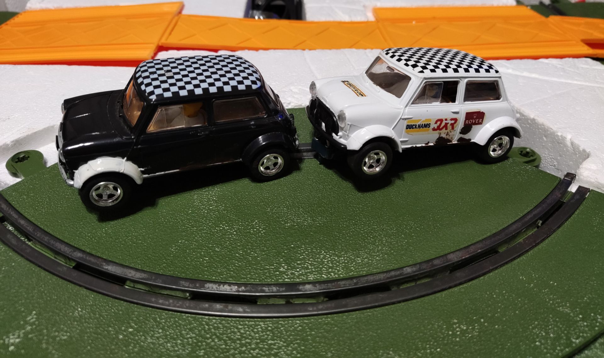 1 x Scalextric Rally Cross Set With Mini Cooper Rally Cars - Vintage - Used - CL444 - NO VAT ON THE - Image 3 of 32