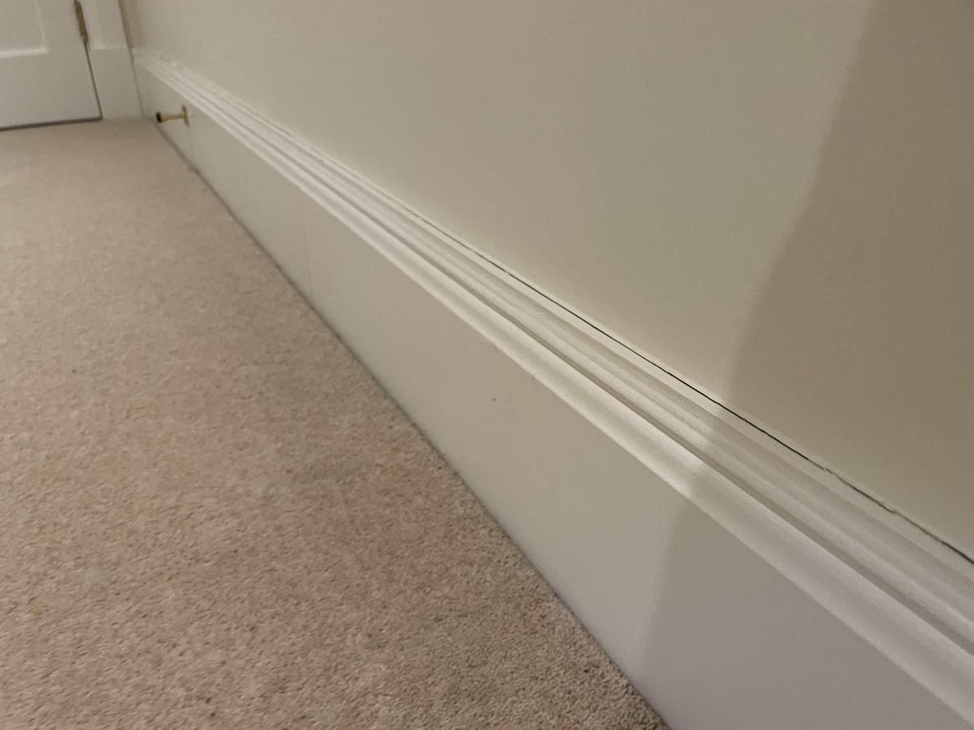 Approximately 12-Metres of Painted Timber Wooden Skirting Boards, In White - Ref: PAN291 - Image 2 of 6