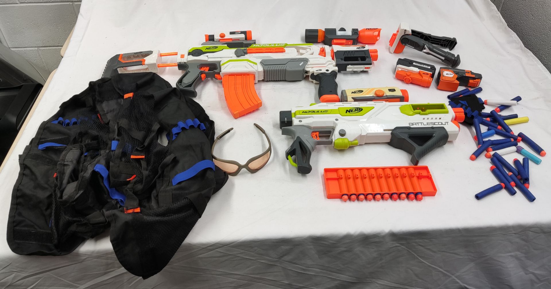 2 x Nerf Modulus Guns Plus Various Attachments And Accessories - Used - CL444 - NO VAT ON THE HAMMER