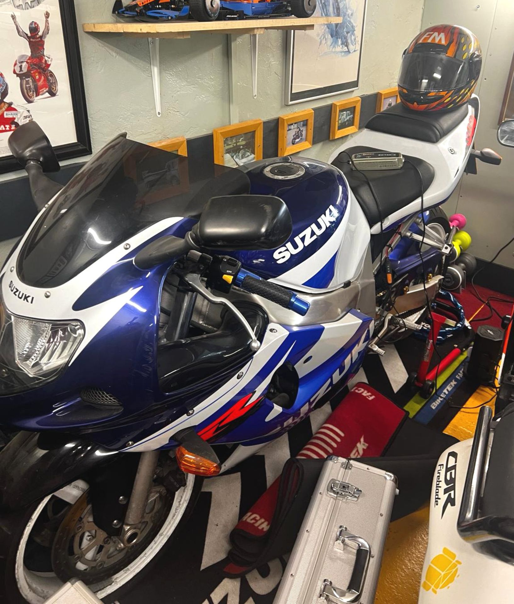 2001 Suzuki GSXR 600 - 21,000 Miles - CL027 - NO VAT ON THE HAMMER - Location: Sandbach CW11 More - Bild 2 aus 12