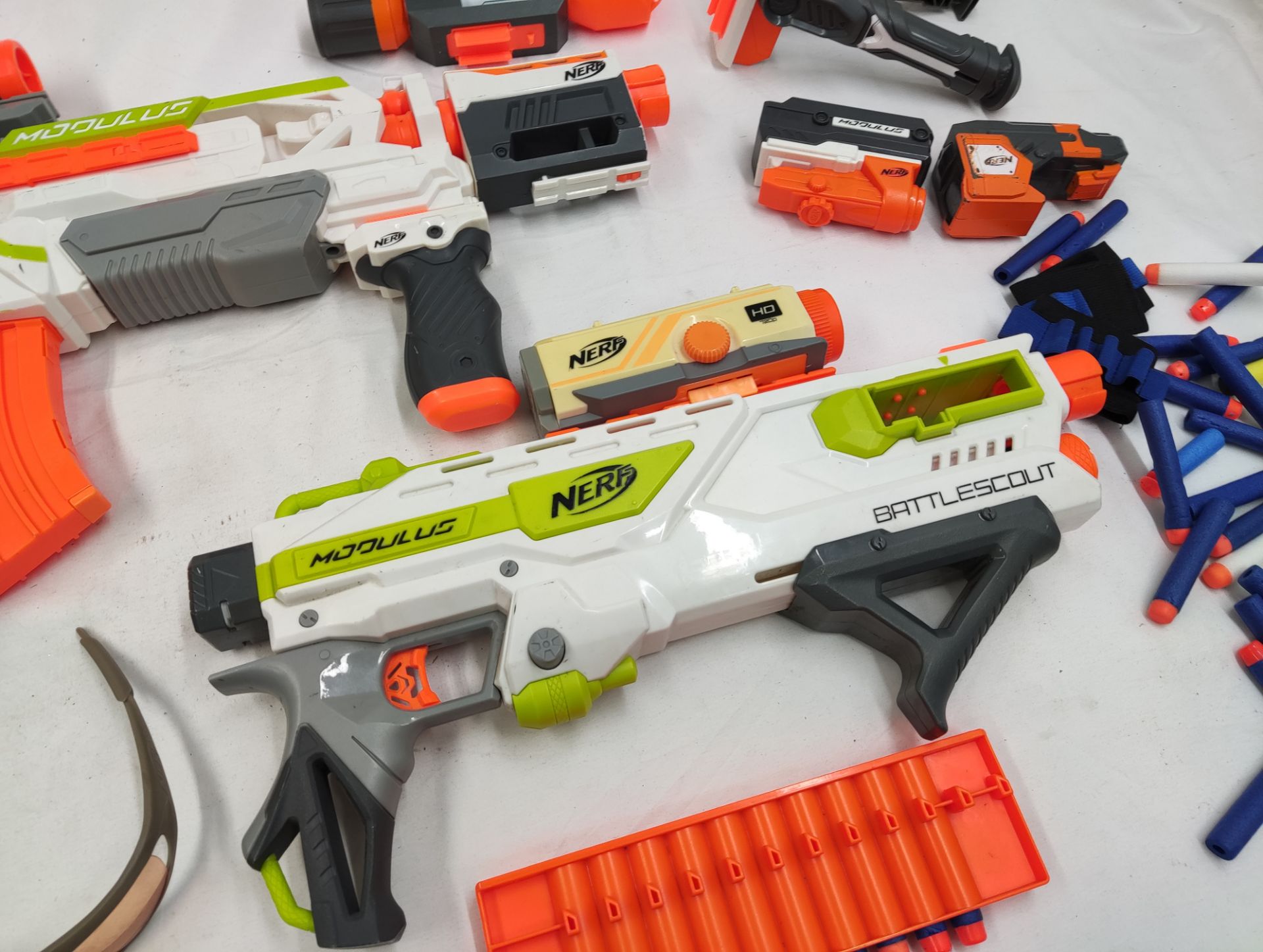 2 x Nerf Modulus Guns Plus Various Attachments And Accessories - Used - CL444 - NO VAT ON THE HAMMER - Image 6 of 10