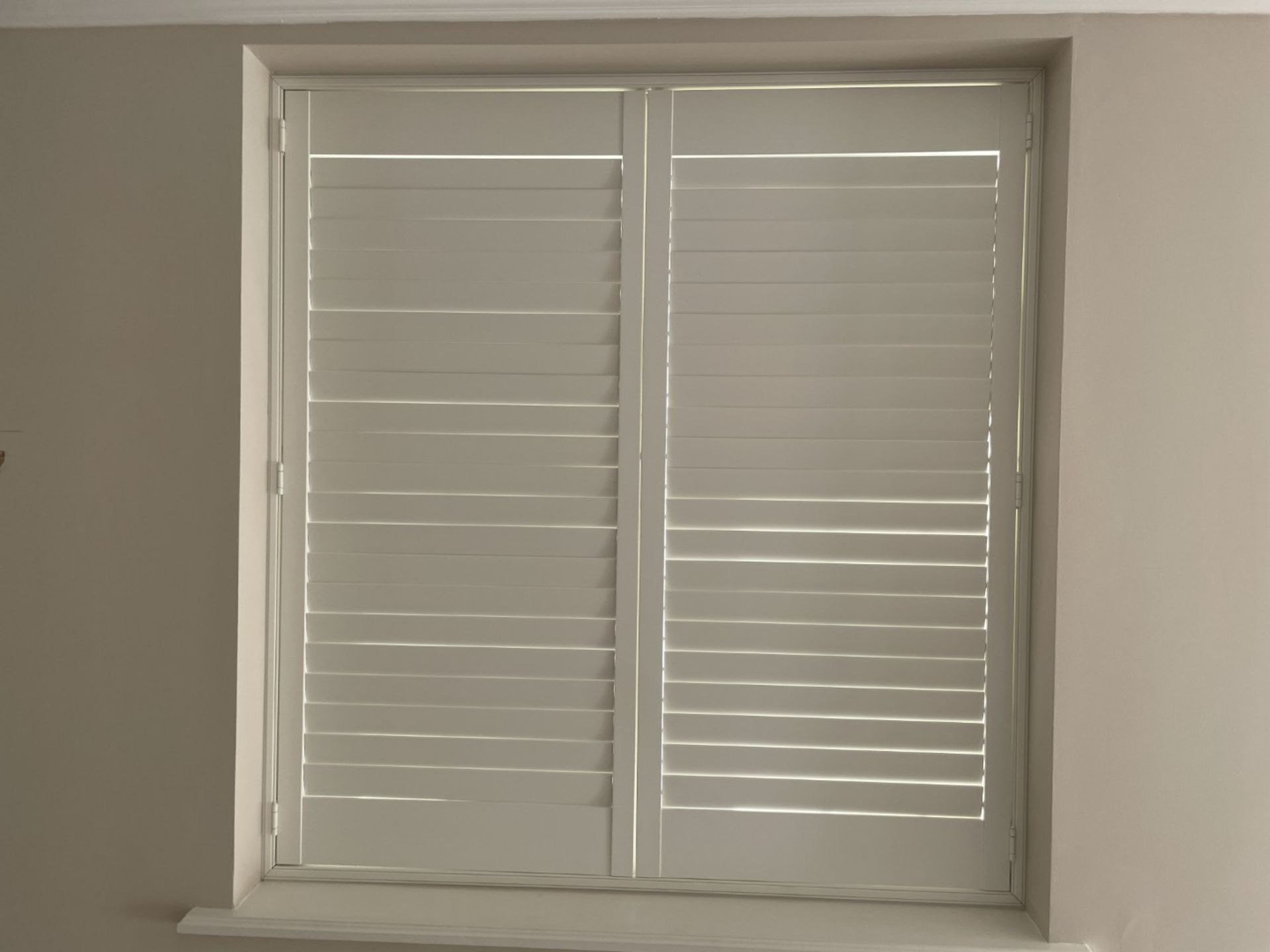 1 x Hardwood Timber Double Glazed Window Frames fitted with Shutter Blinds, In White - Ref: PAN105 - Image 11 of 11