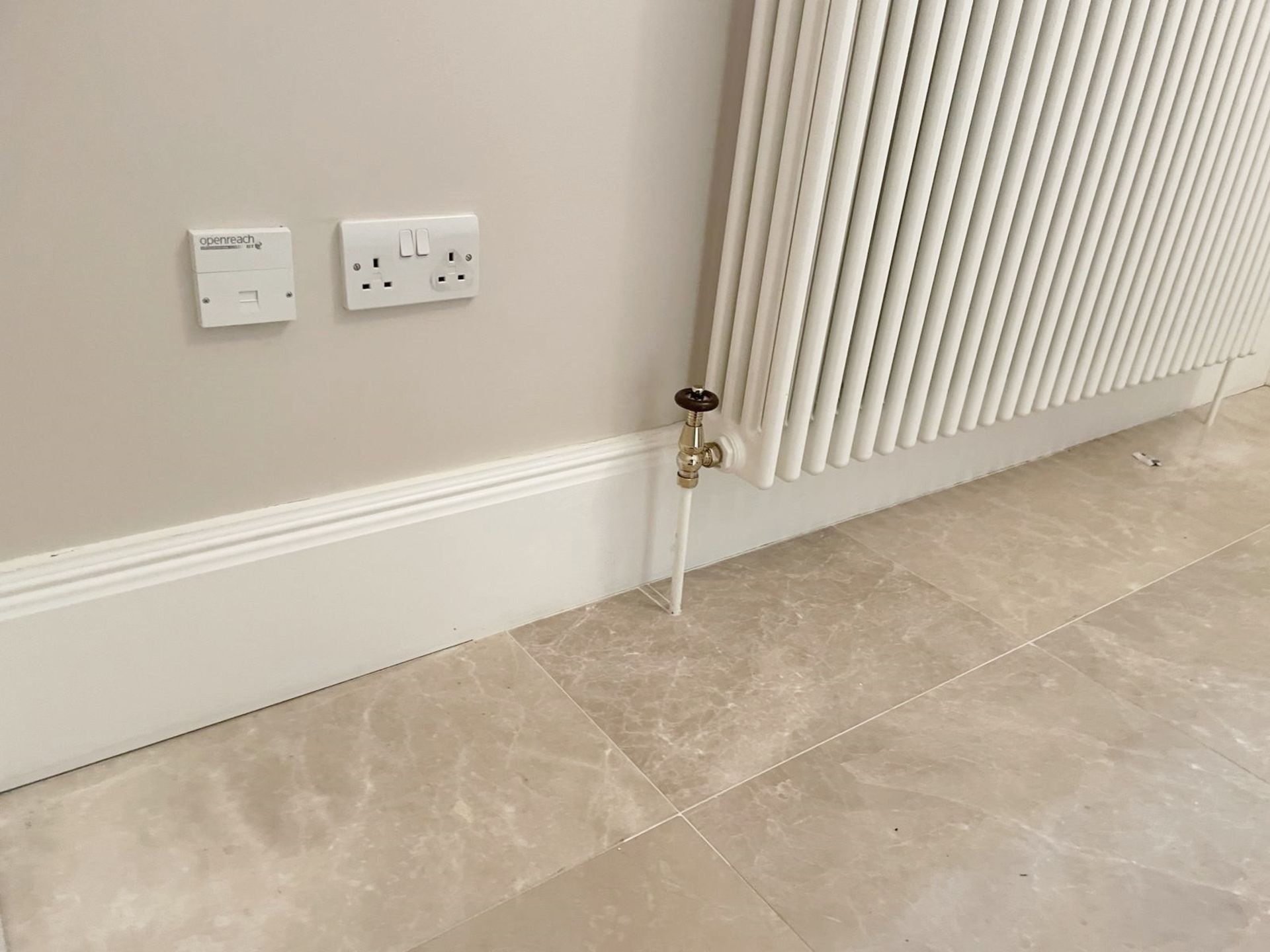 Approximately 20-Metres of Painted Timber Wooden Skirting Boards, In White - Ref: PAN144 - NO VAT - Image 25 of 25