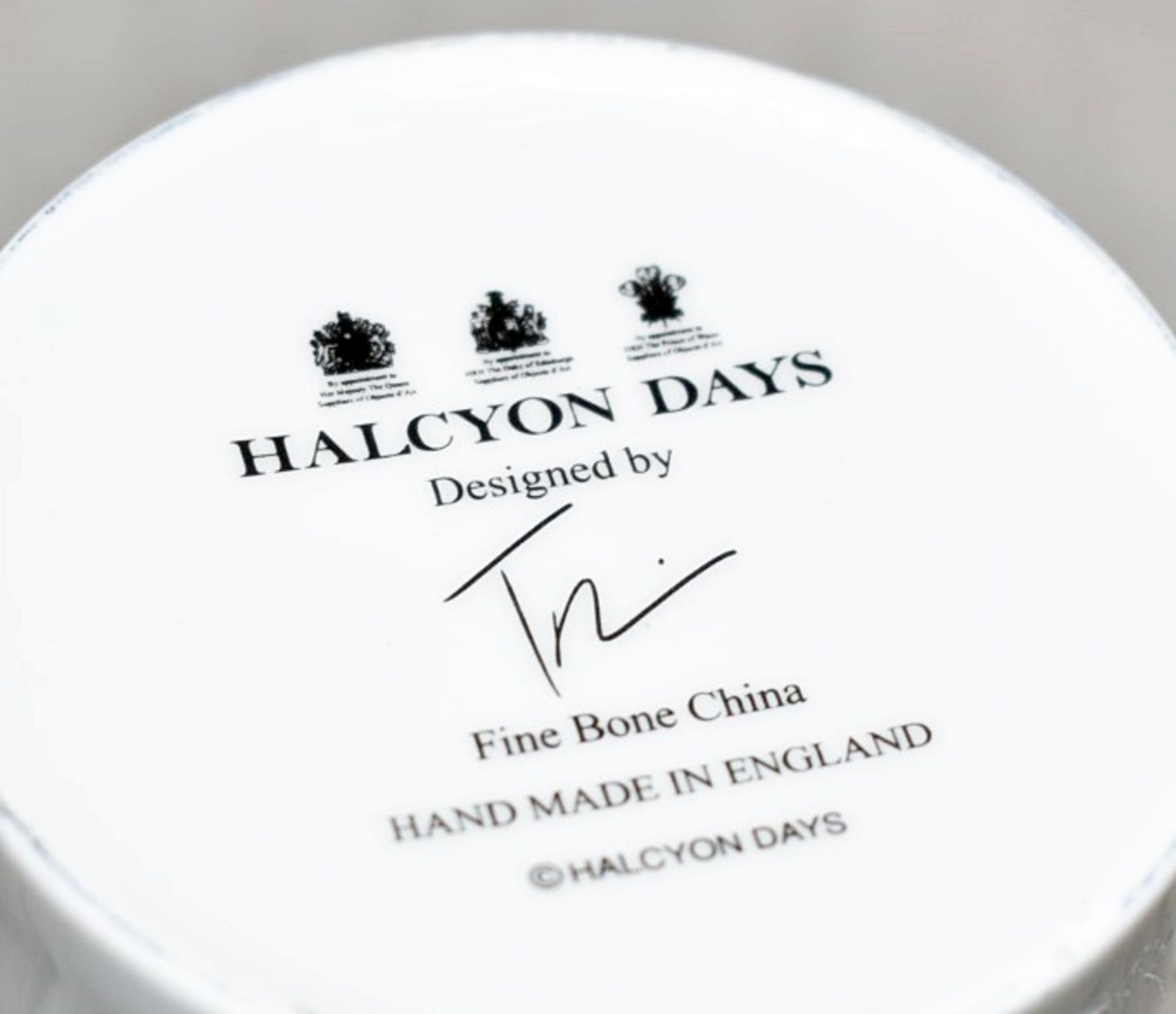 1 x HALCYON DAYS Christmas Lidded Bone China Candle - Original Price £120.00 - Image 3 of 9