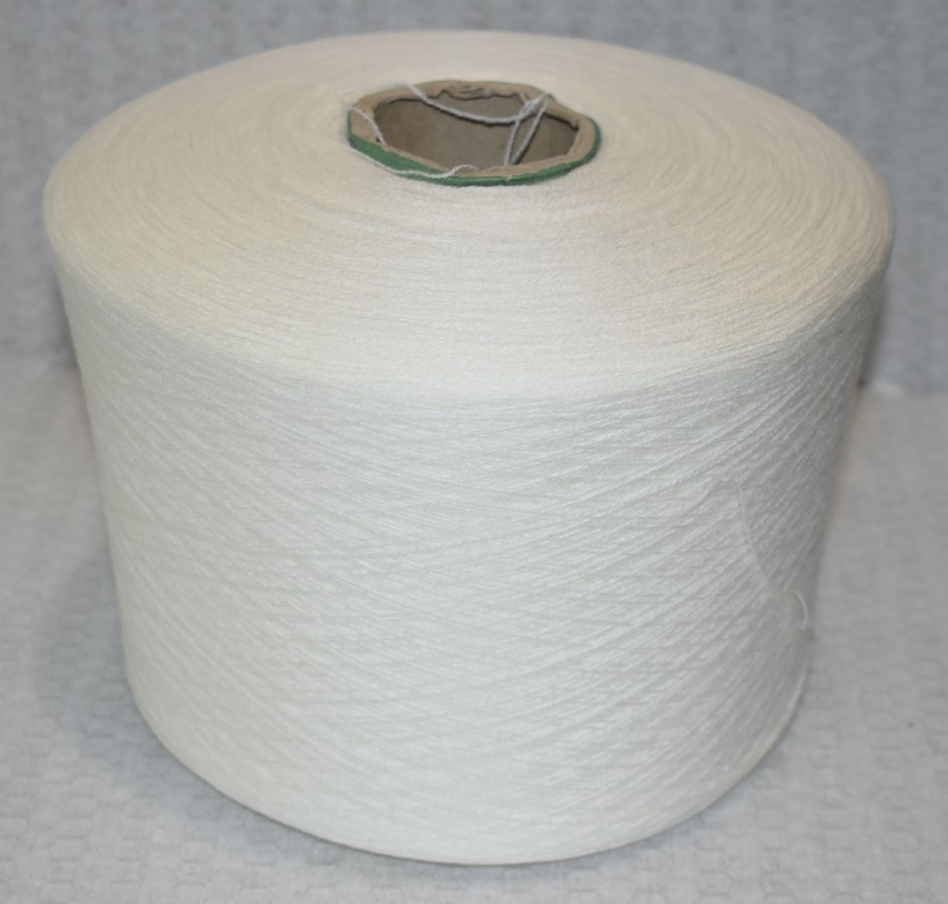 6 x Cones of 28/2 H.B 100% Acrylic Knitting Yarn - Colour: Ivory - Approx Weight: 1,300g - New Stock - Image 6 of 10