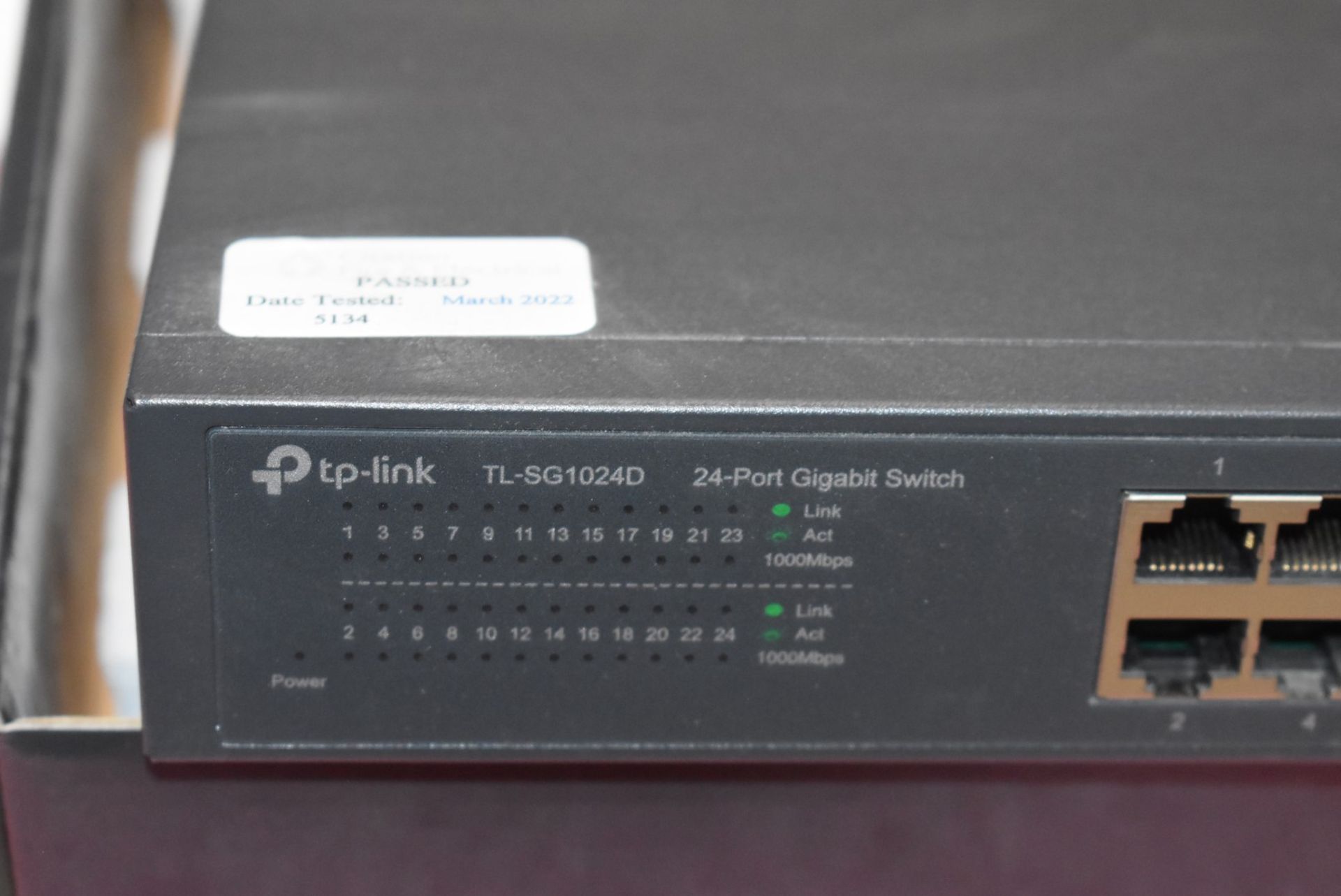 1 x TP Link 24 Port Gigabit Desktop/Rackmount Switch - Model TL-SG1024D - Image 6 of 7