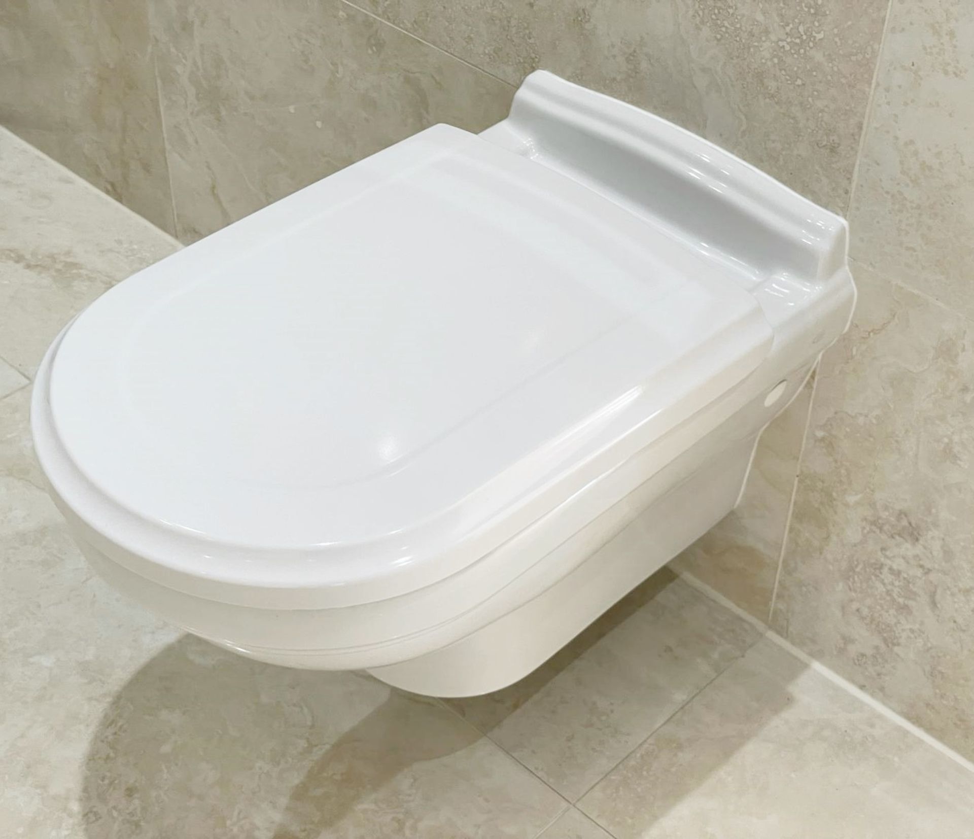 1 x VILLEROY & BOCH Wall Hung Toilet with Geberit Flush Plate - Ref: PAN231 - CL896 - NO VAT ON - Image 4 of 14