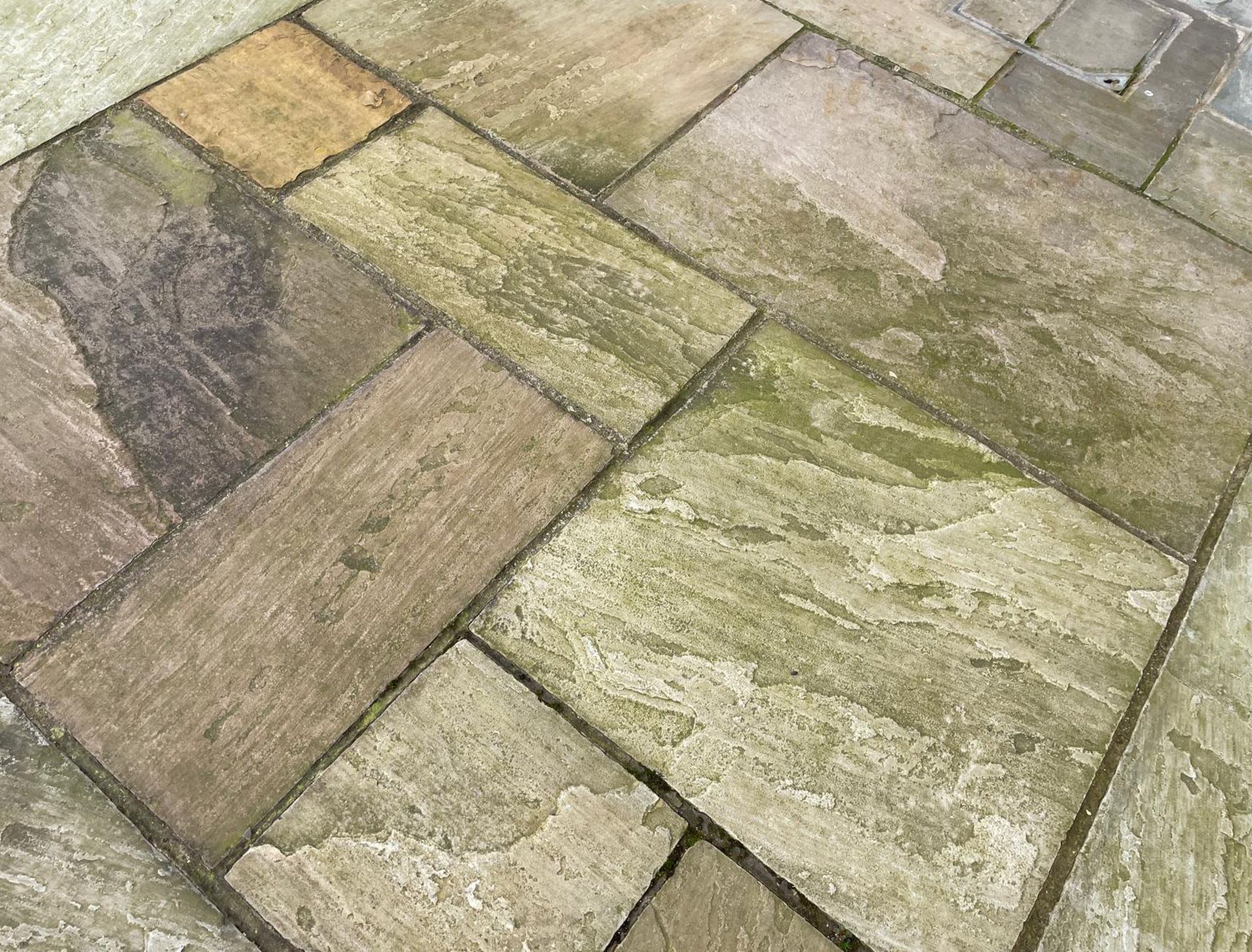 Large Quantity of Yorkstone Paving - Over 340sqm - CL896 - NO VAT ON THE HAMMER - Location: Wilmslow - Image 52 of 57