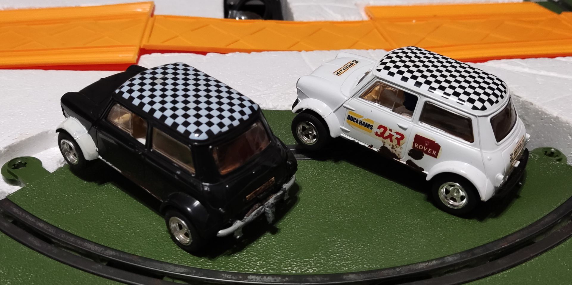 1 x Scalextric Rally Cross Set With Mini Cooper Rally Cars - Vintage - Used - CL444 - NO VAT ON THE - Image 9 of 32