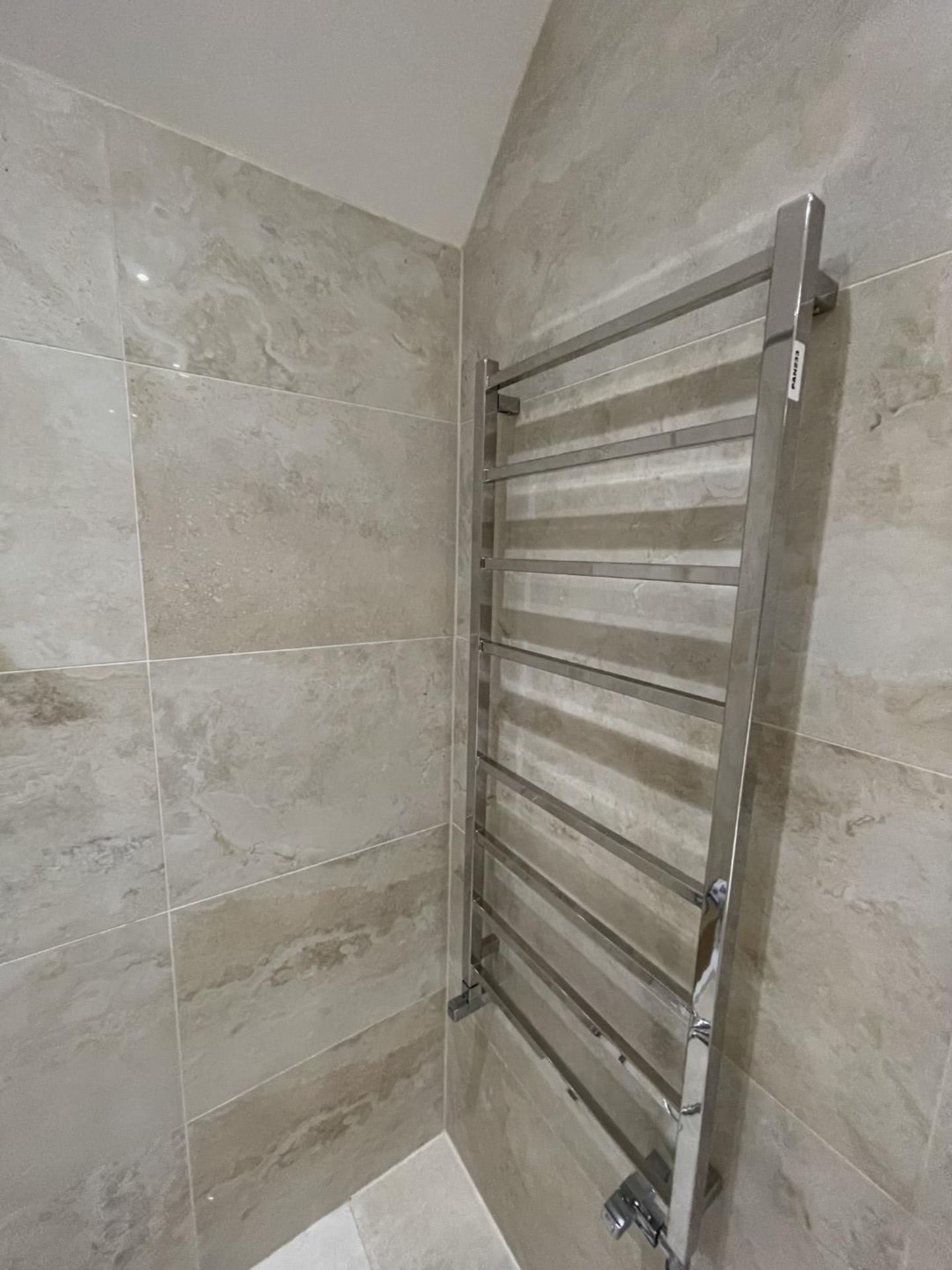 1 x Premium Towel Radiator in Chrome - Ref: PAN233 - CL896 - NO VAT ON THE HAMMER - Location: - Image 9 of 10