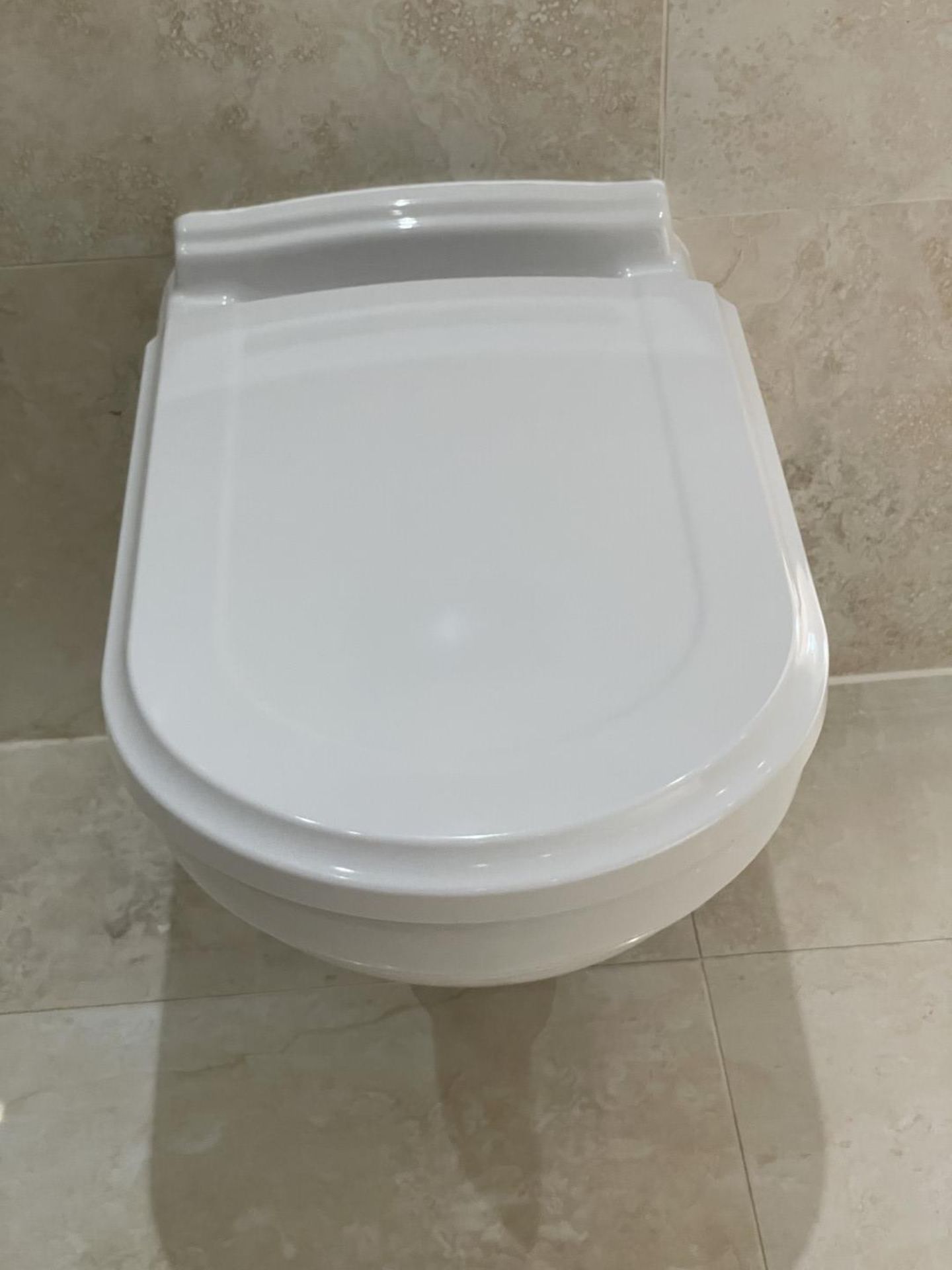 1 x VILLEROY & BOCH Wall Hung Toilet with Geberit Flush Plate - Ref: PAN231 - CL896 - NO VAT ON - Image 5 of 14