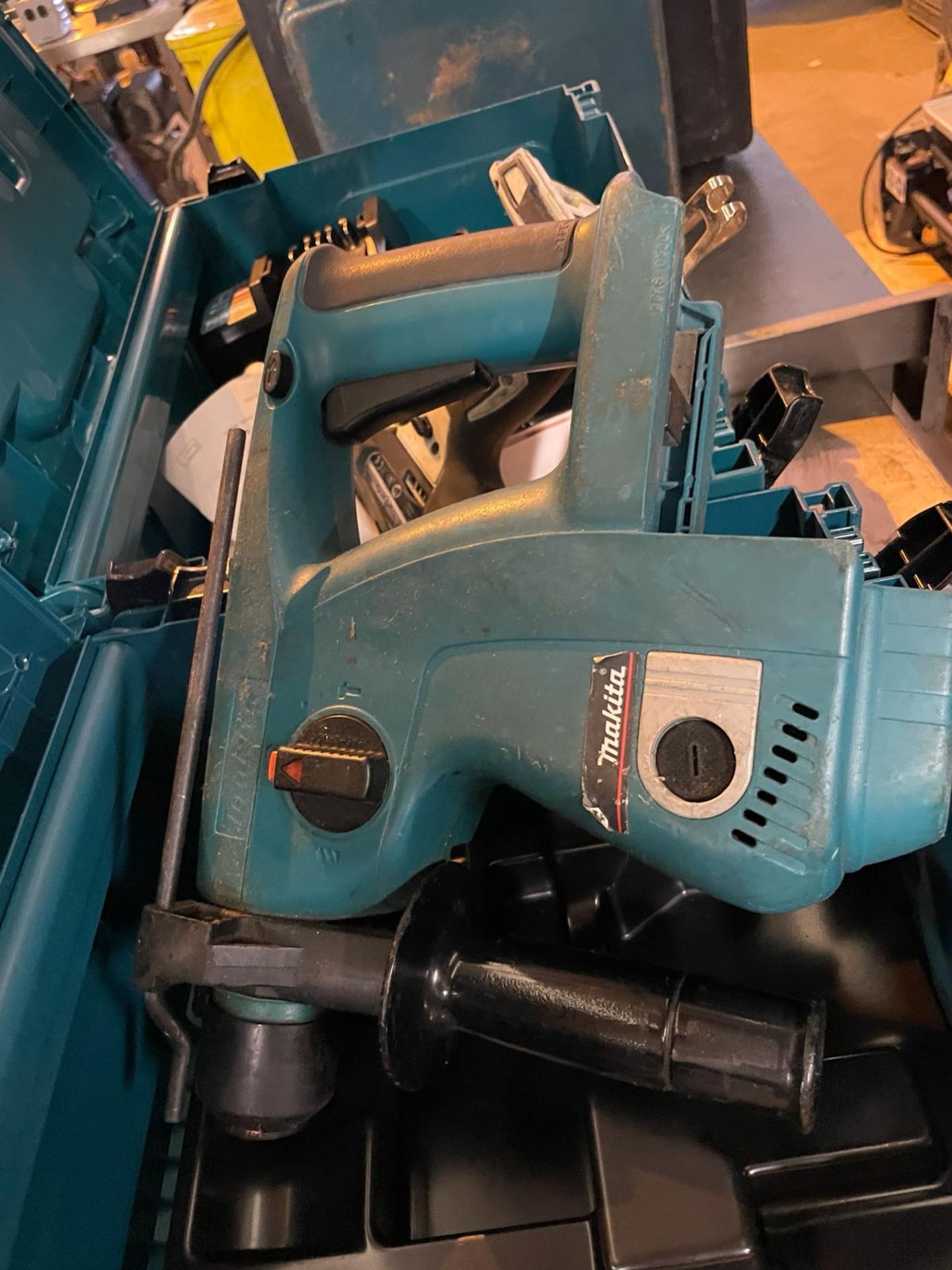 1 x Makita BHR200 110v Cordless Rotary Hammer Drill With Case - Image 3 of 7