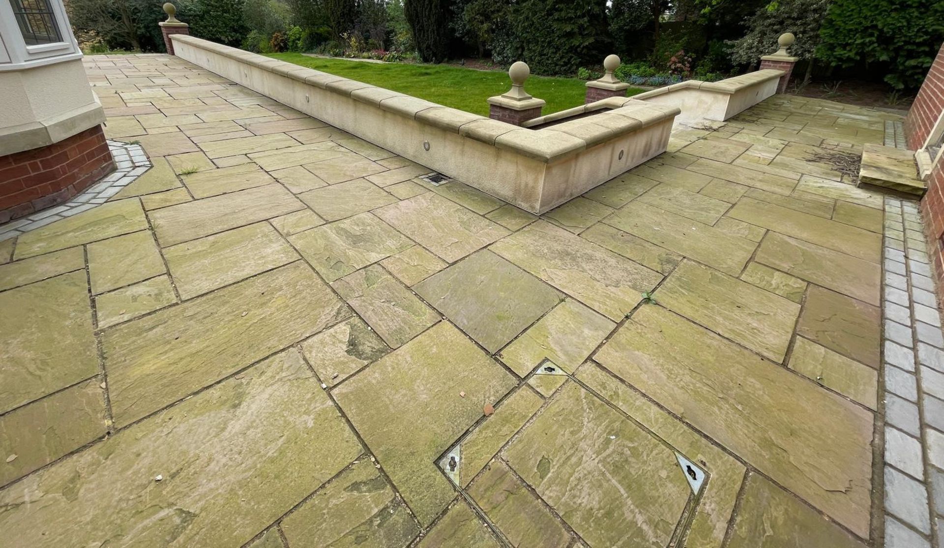 Large Quantity of Yorkstone Paving - Over 340sqm - CL896 - NO VAT ON THE HAMMER - Location: Wilmslow - Image 33 of 57