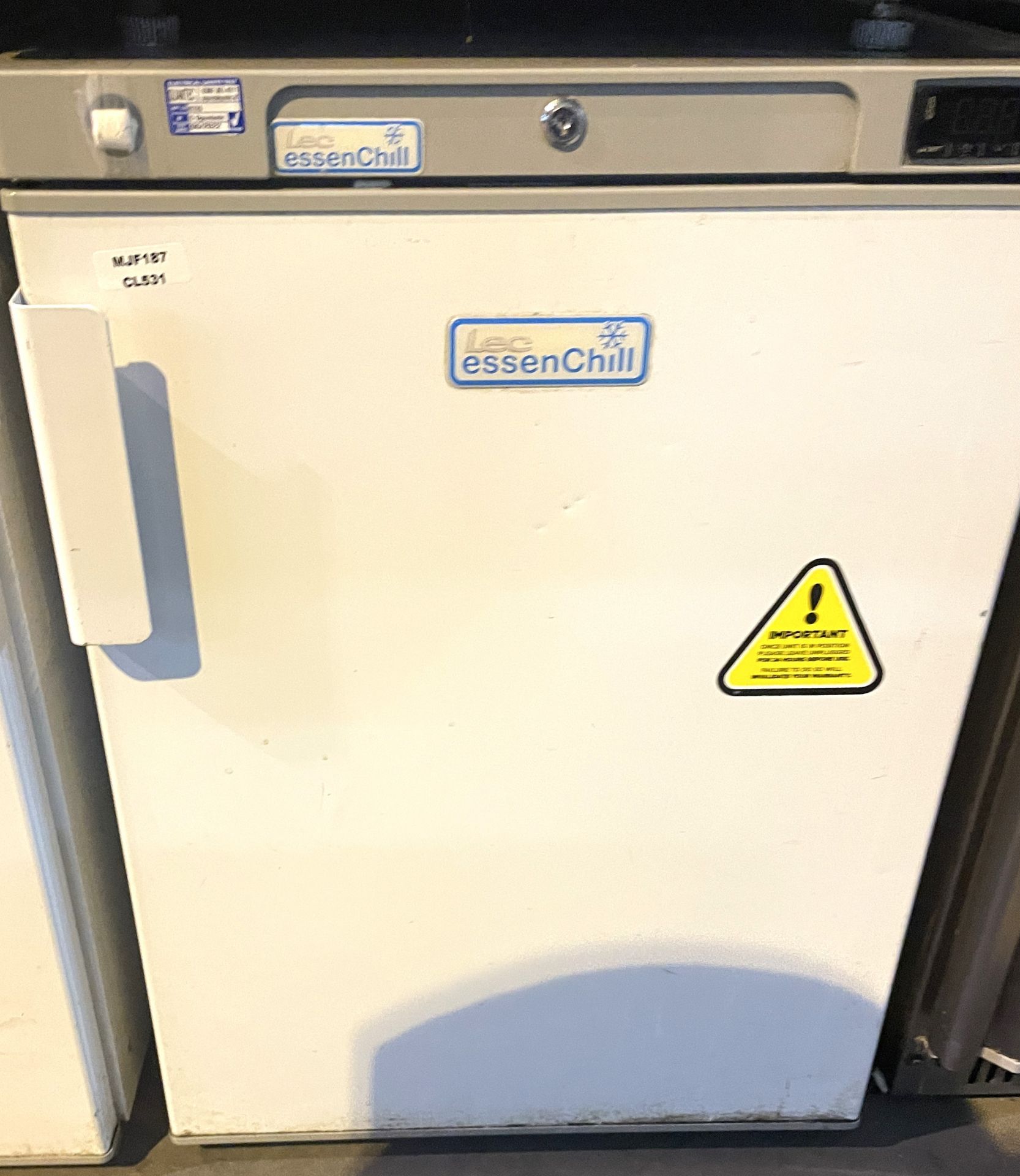 1 x LEC EssenChill Undercounter Commercial Refrigerator - Model BFS200W - Dimensions: H84 x W60 x D6