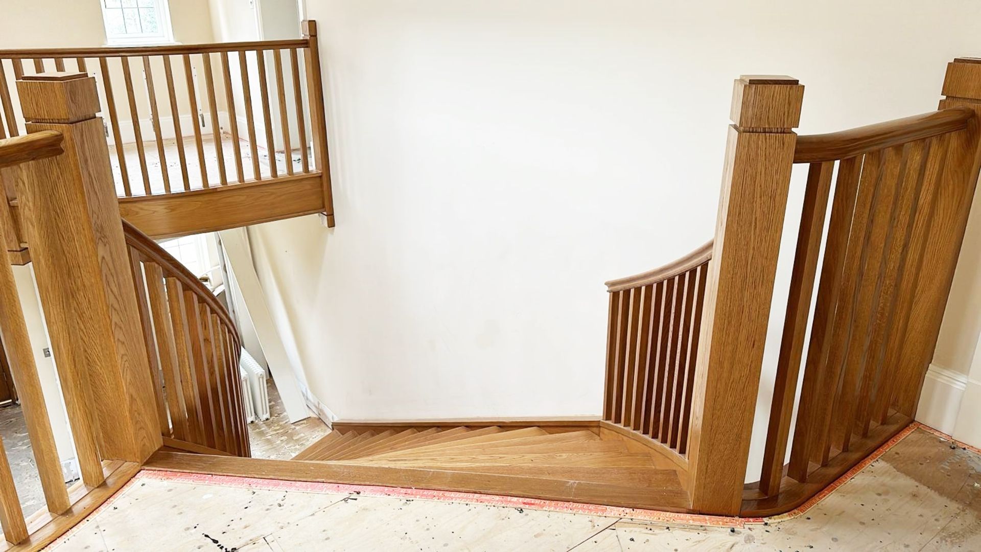 1 x Bespoke Stately 13-Step Curved Wooden Staircase - Image 3 of 5