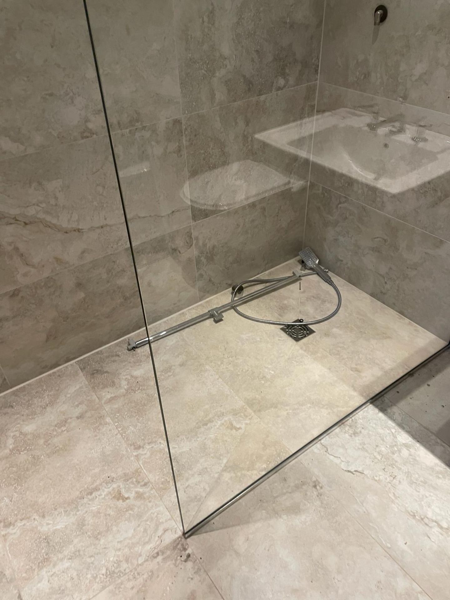 1 x Hansgrohe AXOR Premium Shower and Enclosure - Ref: PAN274 / Bed2bth - CL896 - NO VAT ON THE - Image 2 of 7