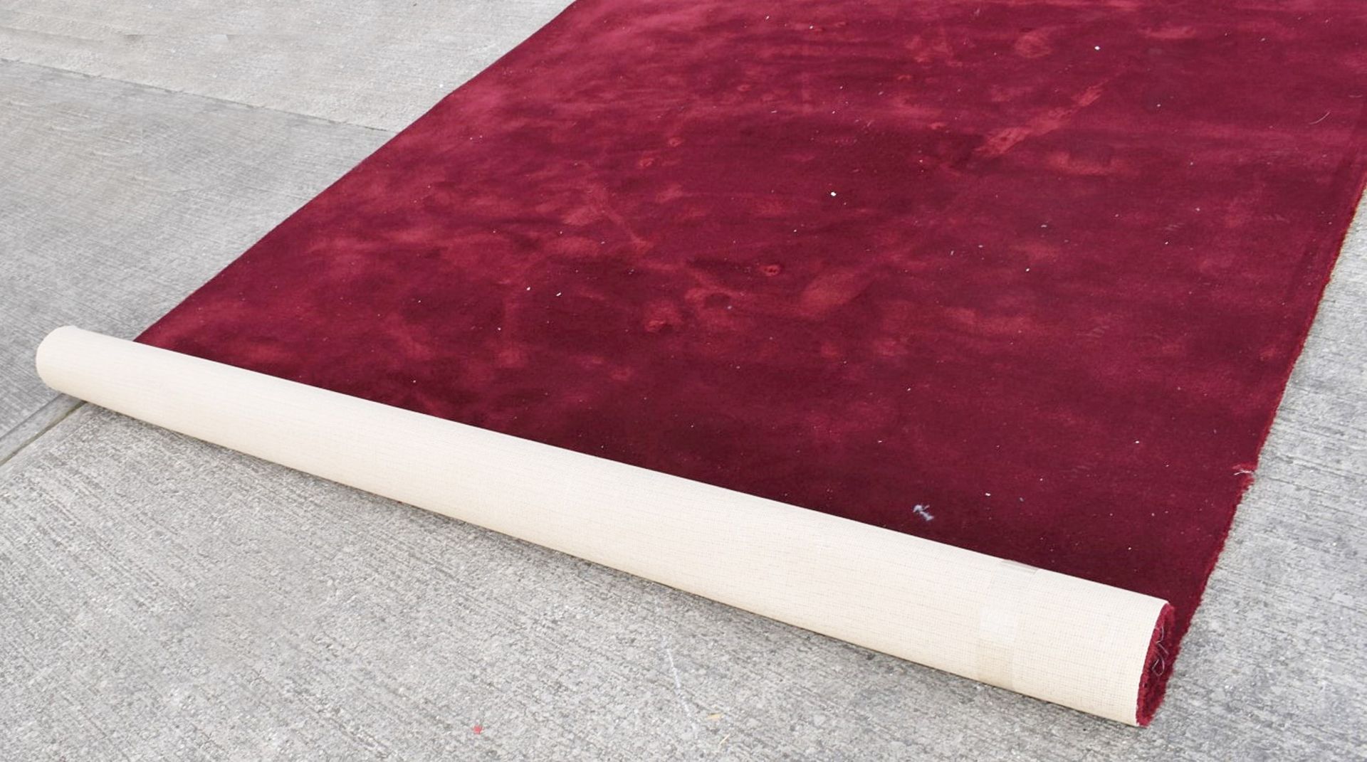 1 x Premium Deep Red Showroom Carpet - Dimensions: 4.5 x 2.5-Metres - Ex-Display - Image 2 of 8