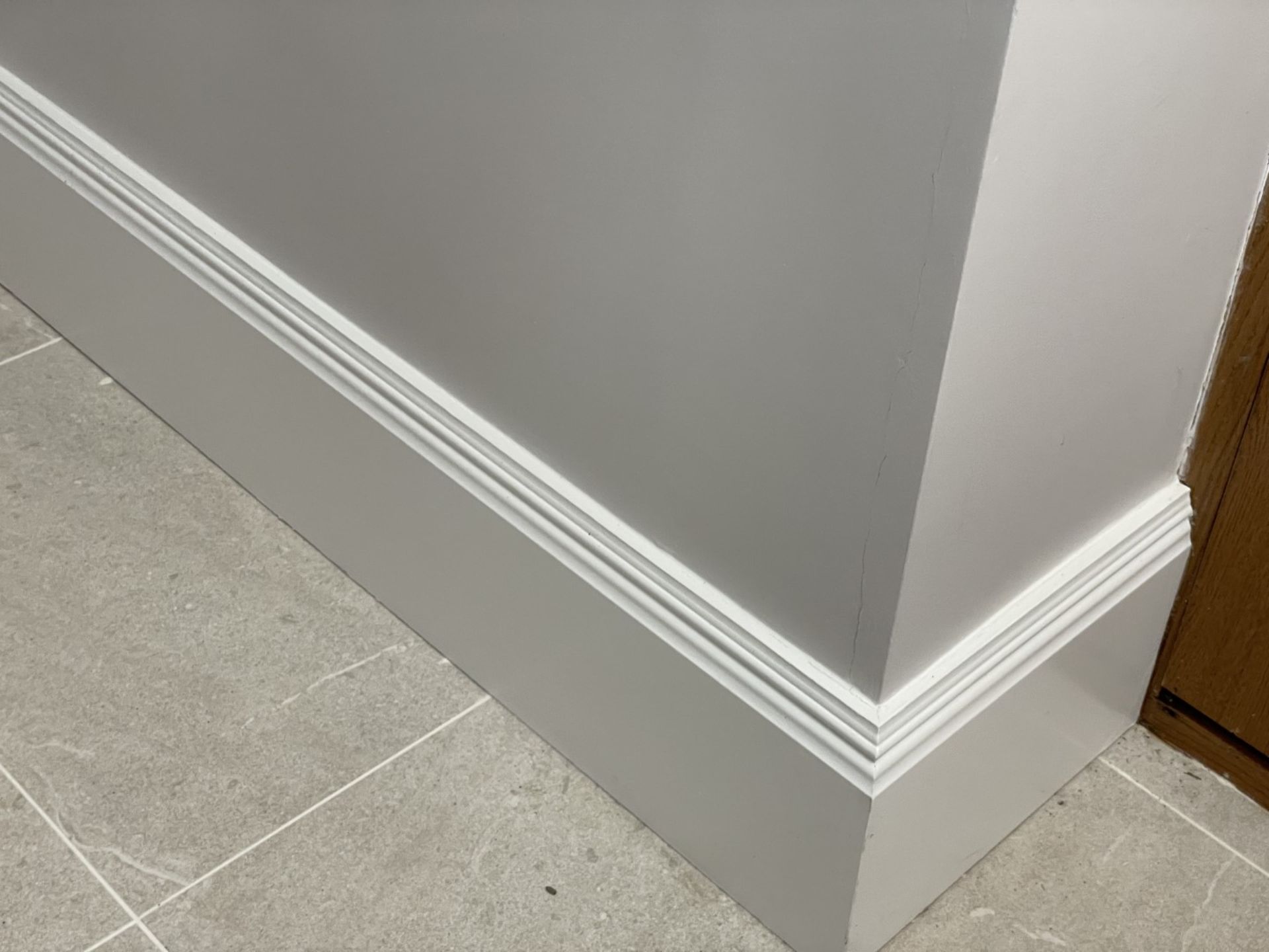 Approximately 10-Metres of Painted Timber Wooden Skirting Boards, In White - Ref: PAN210 - CL896 - - Image 9 of 9