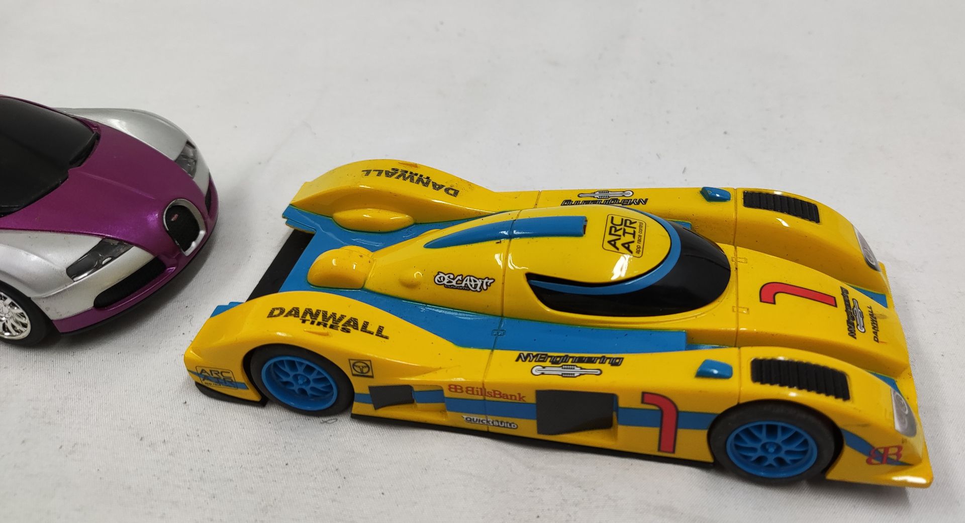 3 x Scalextric Cars - Includes Jaguar XJ220, Bugatti and LM Cars - Tested and Working - Used - CL444 - Image 11 of 14