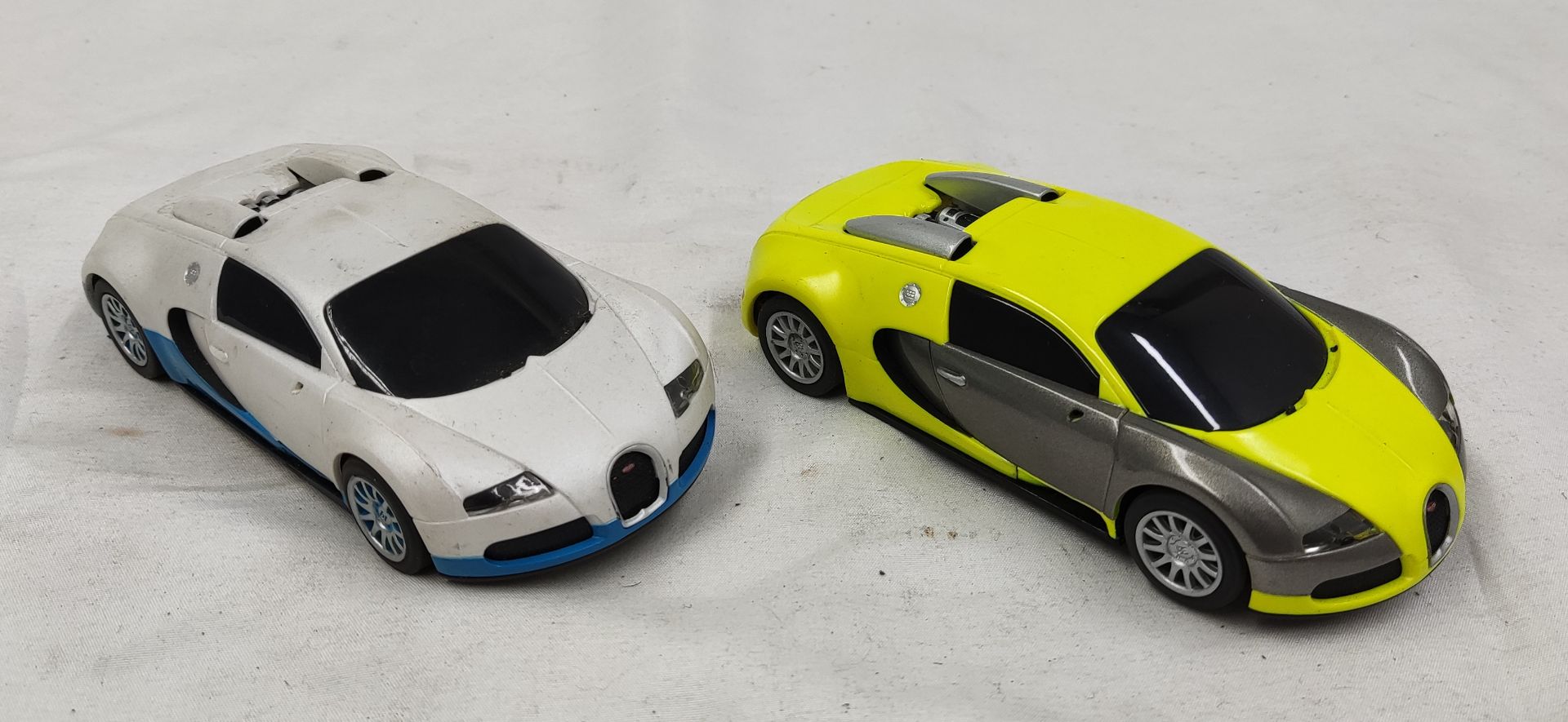 2 x Scalextric Bugatti Cars - Tested and Working - Used - CL444 - NO VAT ON THE HAMMER - Location: - Image 9 of 9