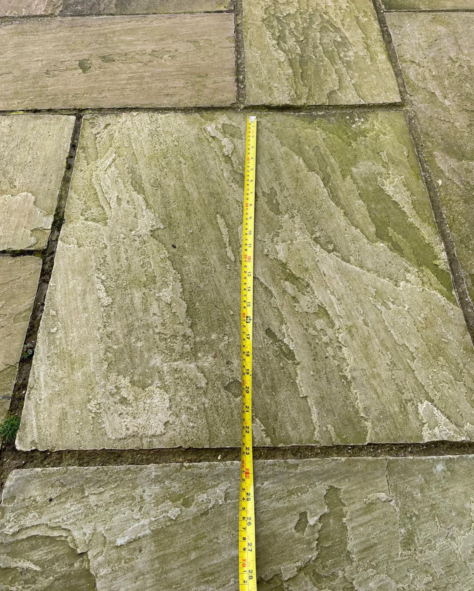 Large Quantity of Yorkstone Paving - Over 340sqm - CL896 - NO VAT ON THE HAMMER - Location: Wilmslow - Image 29 of 57