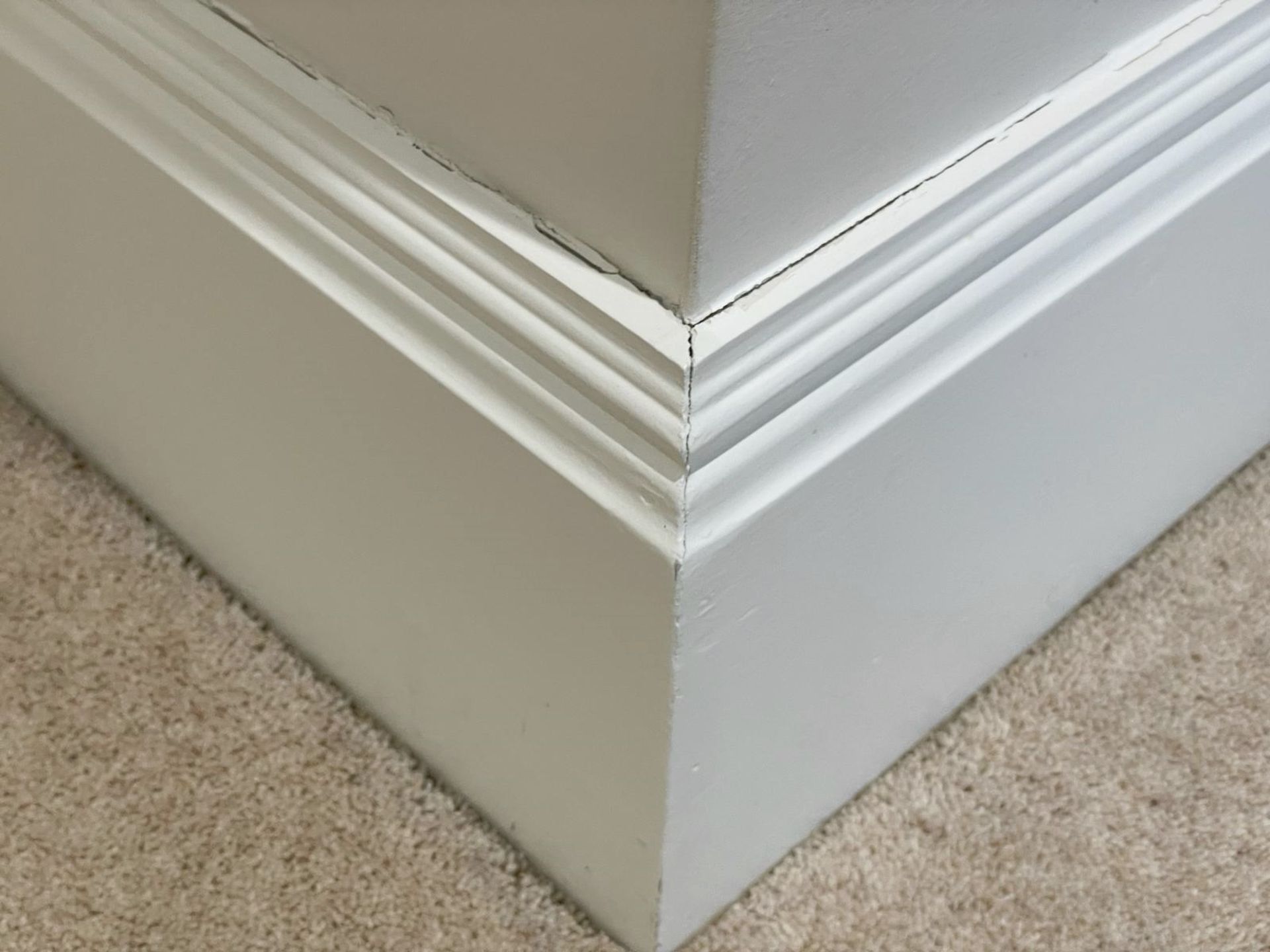 Approximately 12.5-Metres of Painted Timber Wooden Skirting Boards, In White - Ref: PAN254 - CL896 - - Image 2 of 5