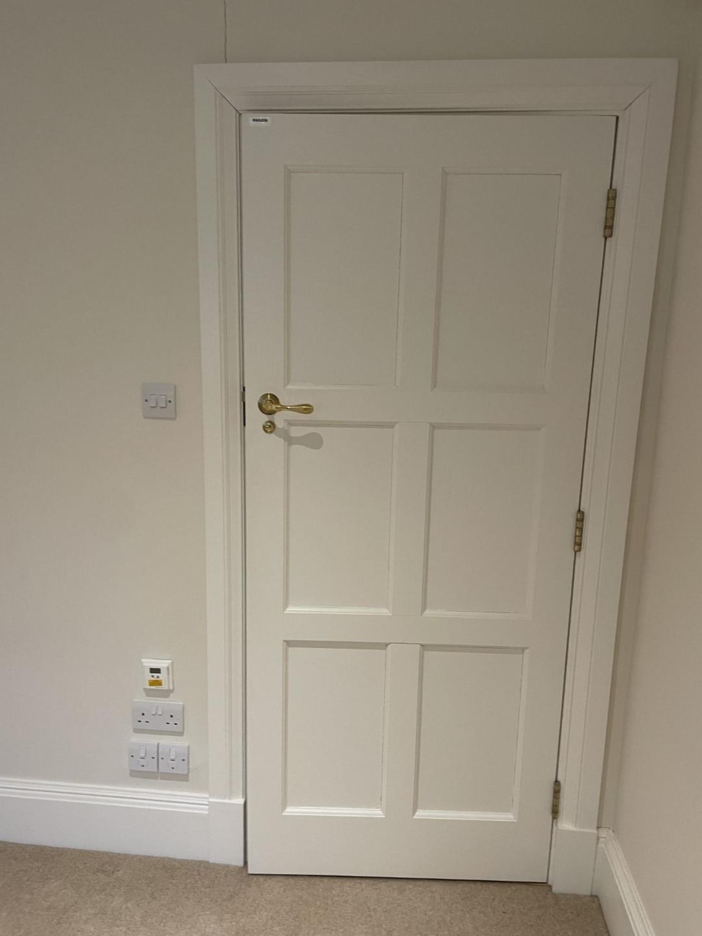 1 x Solid Wood Painted Lockable Internal Door in White - Includes Handles and Hinges - Image 9 of 12