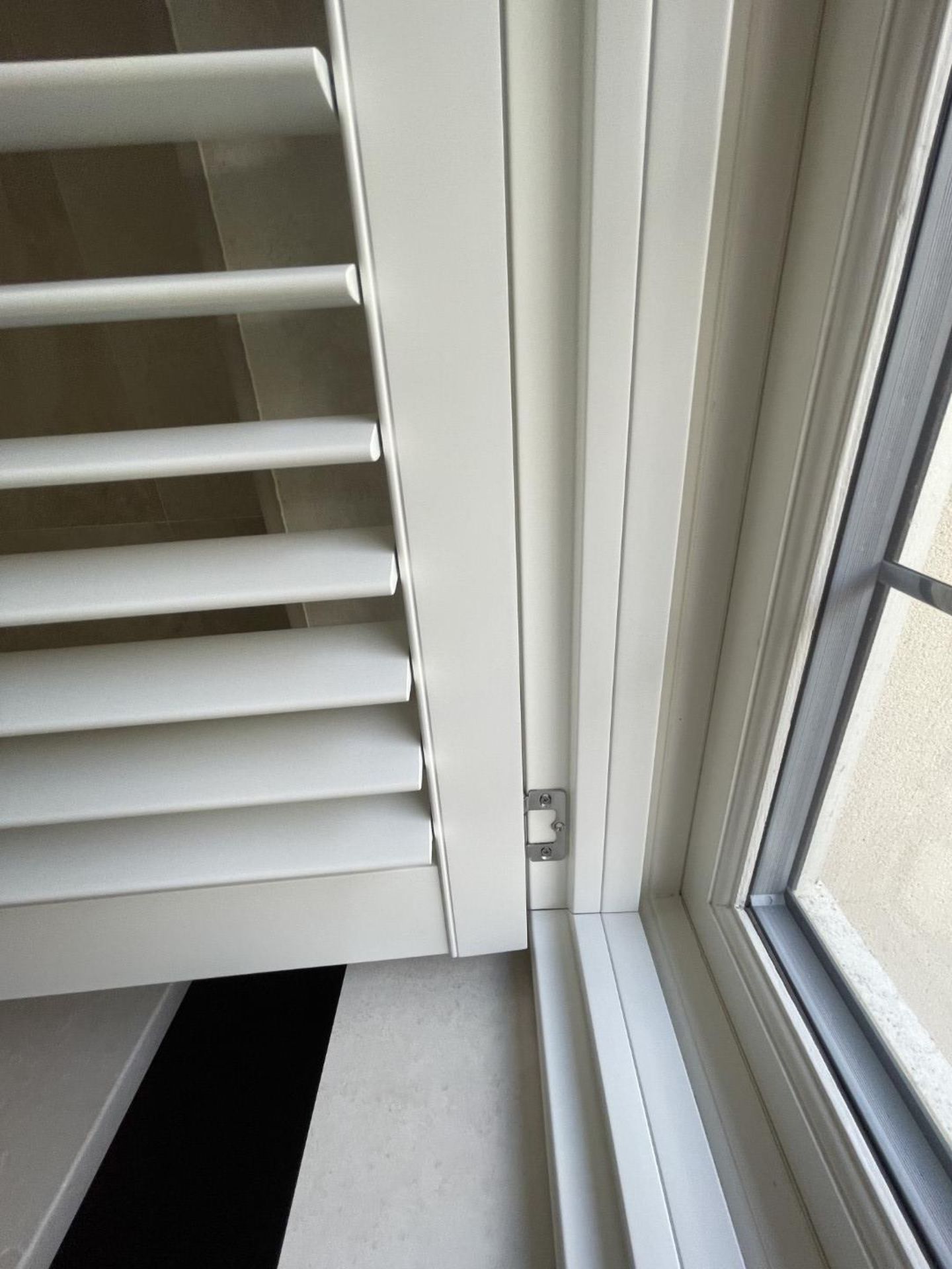 1 x Hardwood Timber Double Glazed Leaded 3-Pane Window Frame fitted with Shutter Blinds - Image 6 of 15