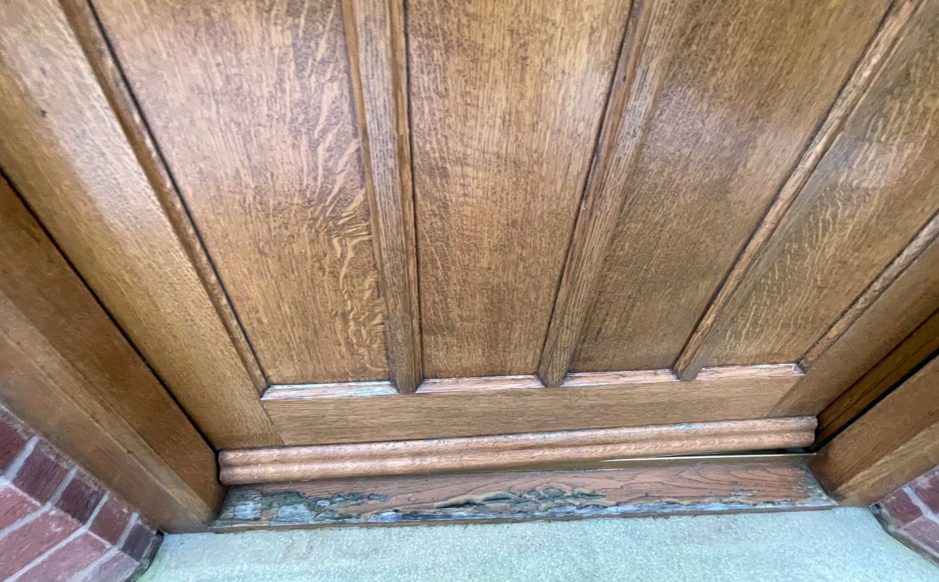 1 x Large Solid Wood Front Door - Ref: PAN151 - CL896 - NO VAT ON THE HAMMER - Location: Wilmslow, - Image 8 of 9