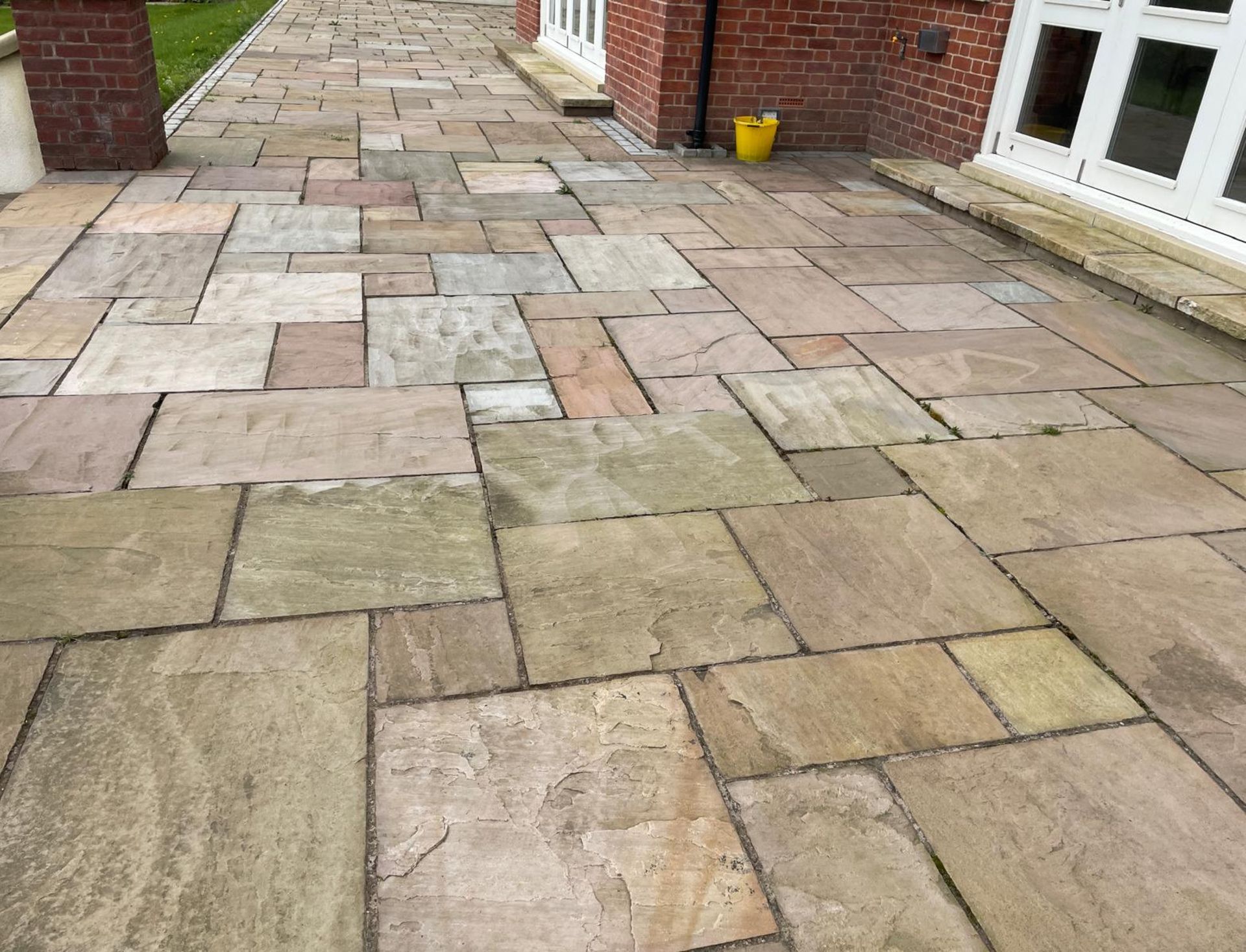 Large Quantity of Yorkstone Paving - Over 340sqm - CL896 - NO VAT ON THE HAMMER - Location: Wilmslow - Image 41 of 57