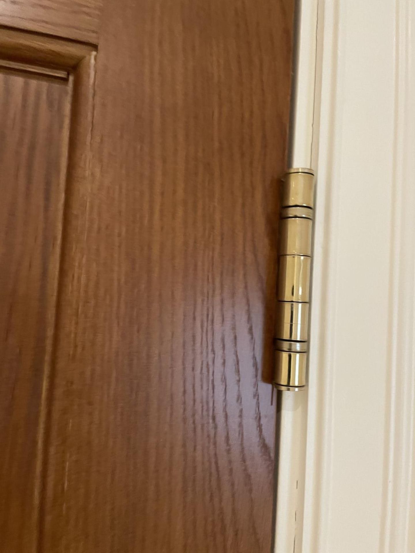 1 x Solid Oak Wooden Lockable Internal Door - Includes Handles and Hinges - Ref: PAN286 / - Image 16 of 17