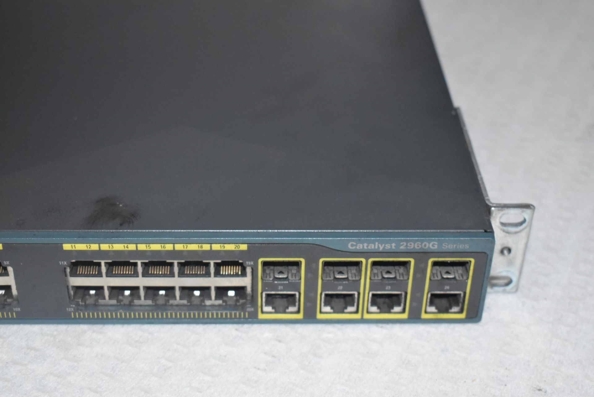 1 x Cisco Catalyst 2960G Series 24 Port Switch - Image 2 of 3