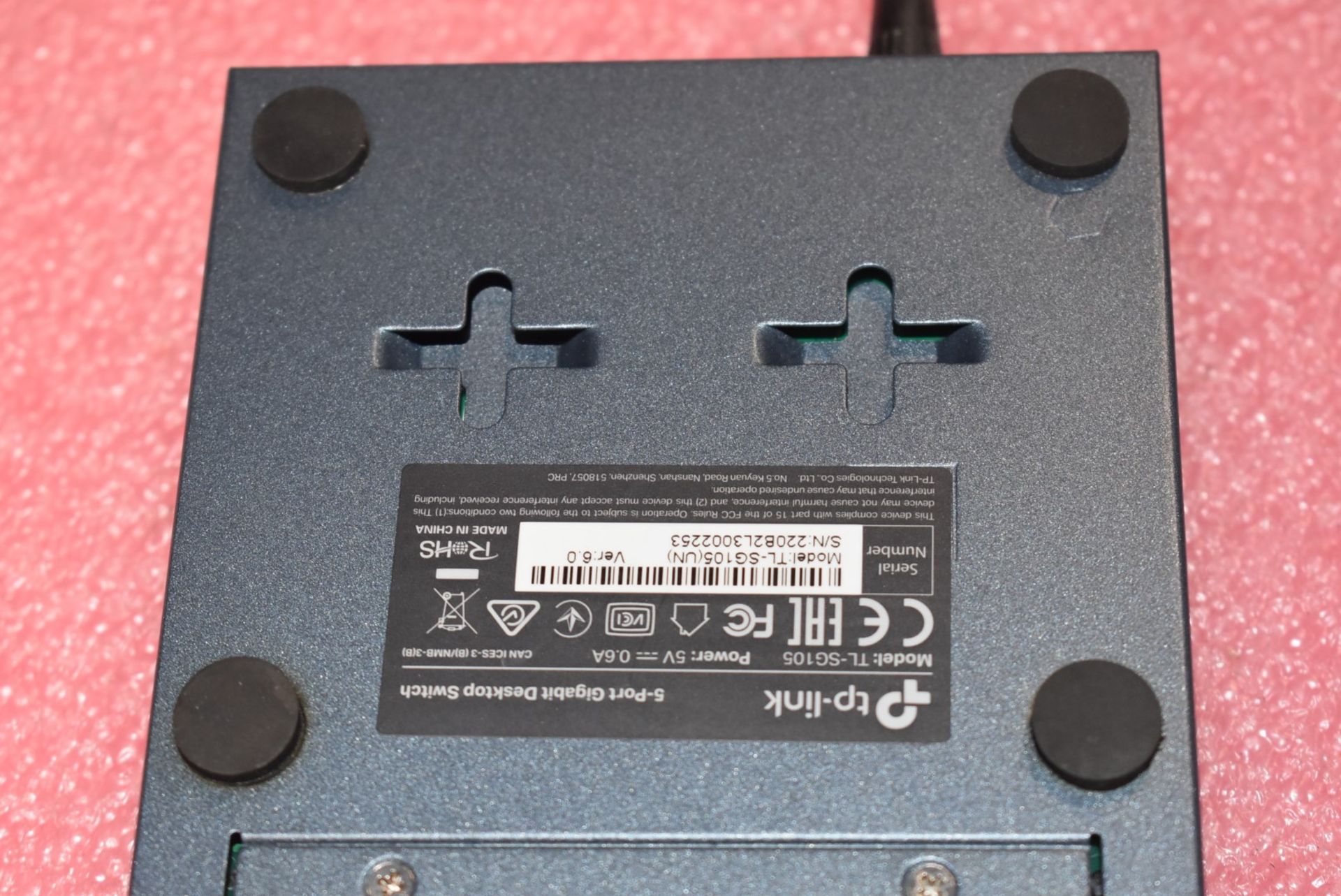 1 x TP Link 5 Port Gigabit Desktop Switch - Type TL-SG105 - Includes Power Adaptor - Image 4 of 4