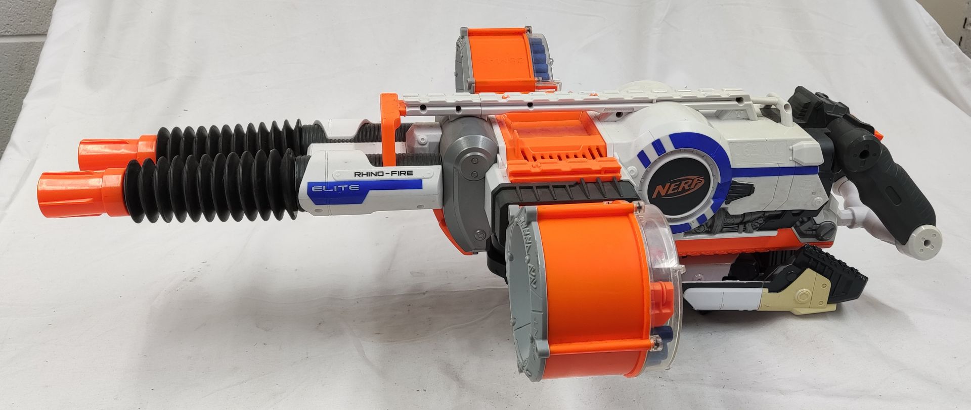 1 x Nerf Rhino-Fire Electric Nerf Gun with Moving Barrels - Used - CL444 - NO VAT ON THE HAMMER - - Image 10 of 12
