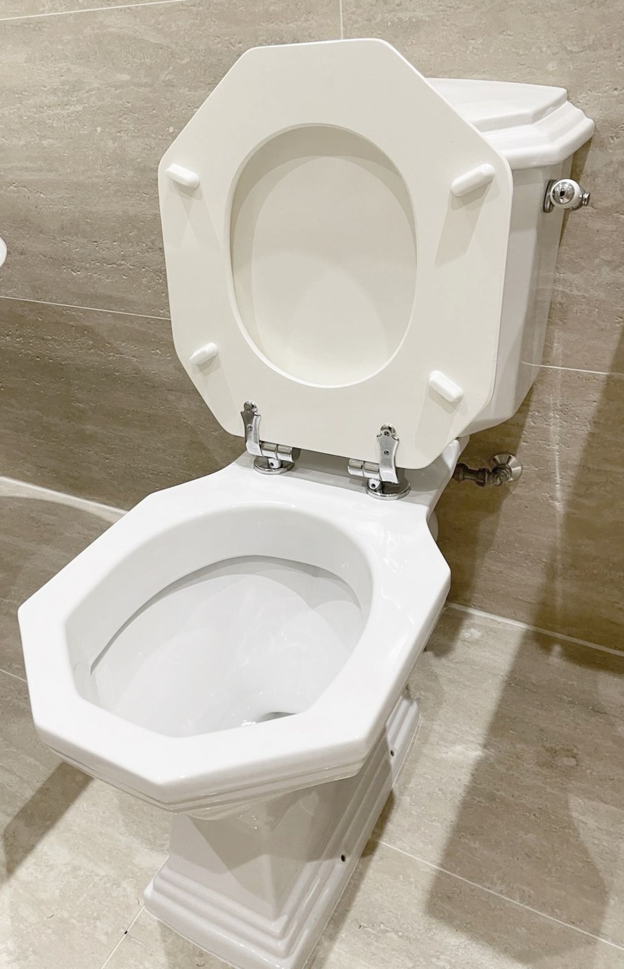 1 x IMPERIAL Square Edged Toilet with Cistern - Ref: PAN249 - CL896 - NO VAT ON THE HAMMER - - Image 4 of 8