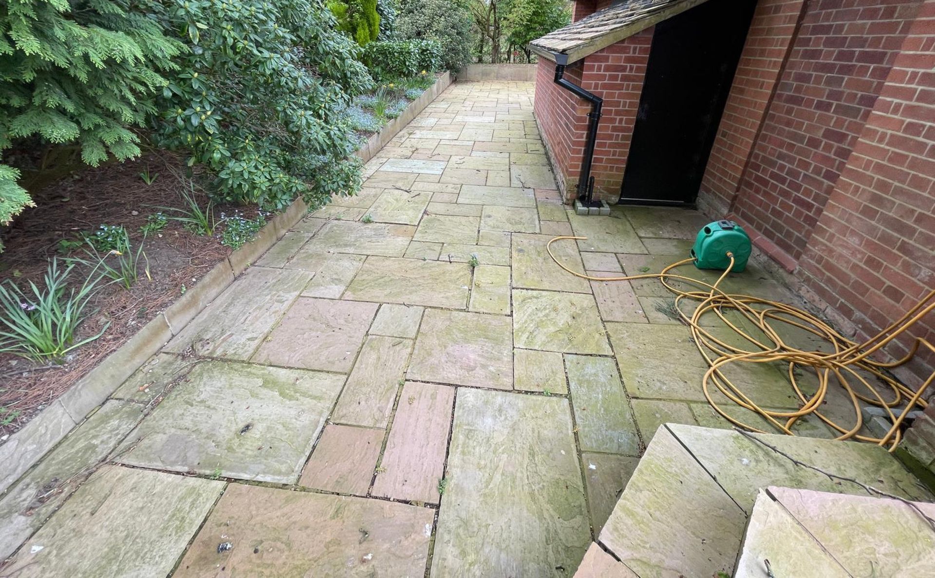 Large Quantity of Yorkstone Paving - Over 340sqm - CL896 - NO VAT ON THE HAMMER - Location: Wilmslow - Image 31 of 57