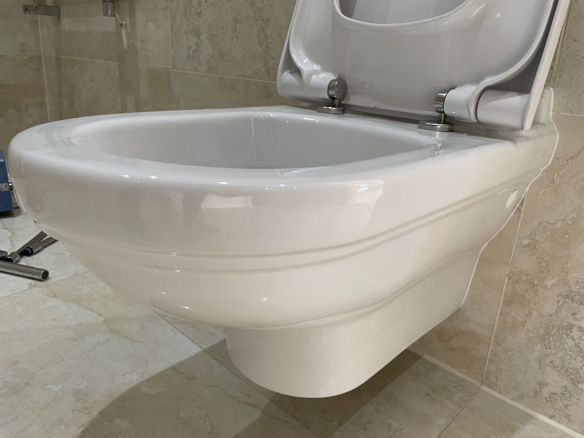 1 x VILLEROY & BOCH Wall Hung Toilet with Geberit Flush Plate - Ref: PAN231 - CL896 - NO VAT ON - Image 8 of 14