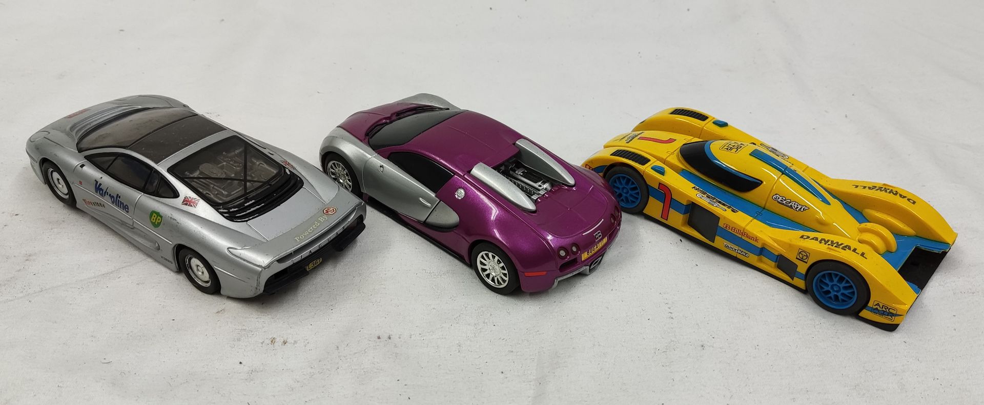 3 x Scalextric Cars - Includes Jaguar XJ220, Bugatti and LM Cars - Tested and Working - Used - CL444 - Image 5 of 14