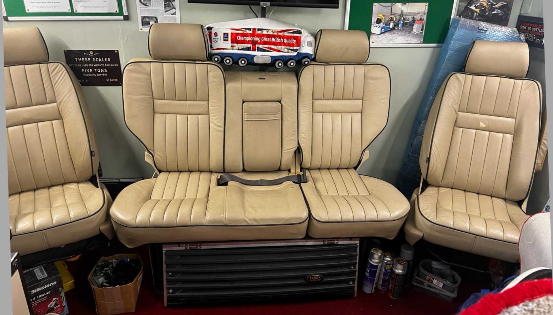 Bespoke Range Rover P38 1999 Seating - For Man Cave/Den - CL027 - NO VAT ON THE HAMMER - Location: