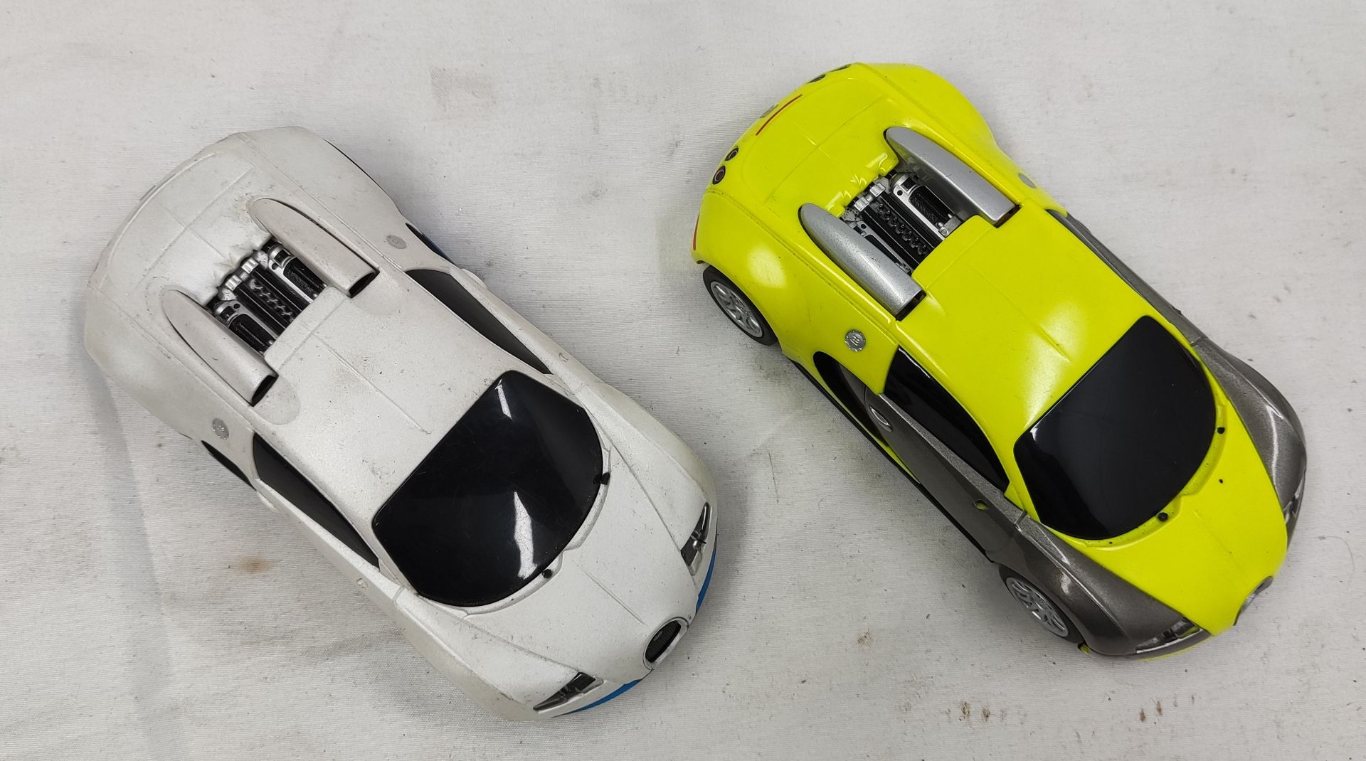 2 x Scalextric Bugatti Cars - Tested and Working - Used - CL444 - NO VAT ON THE HAMMER - Location: - Image 7 of 9