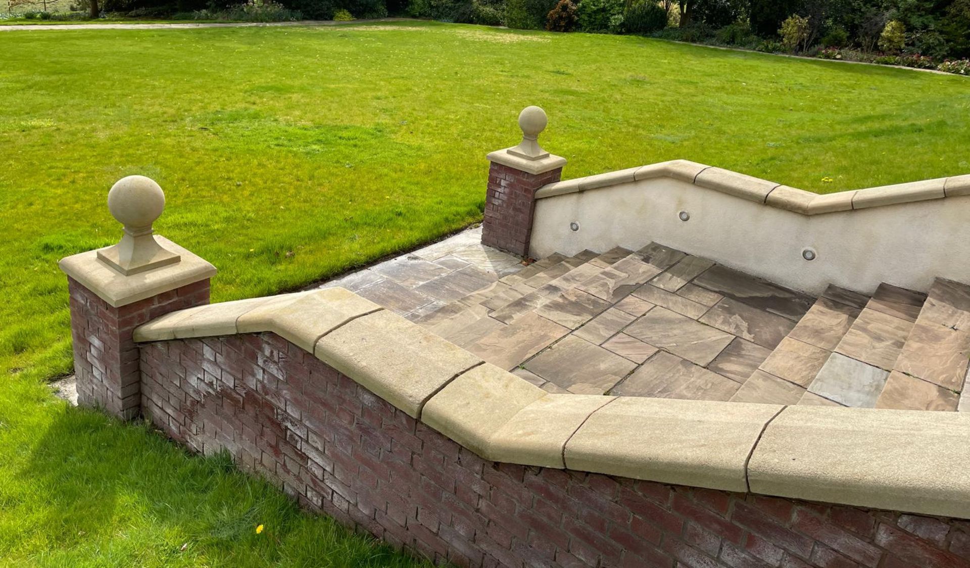 Large Quantity of Yorkstone Paving - Over 340sqm - CL896 - NO VAT ON THE HAMMER - Location: Wilmslow - Image 9 of 57