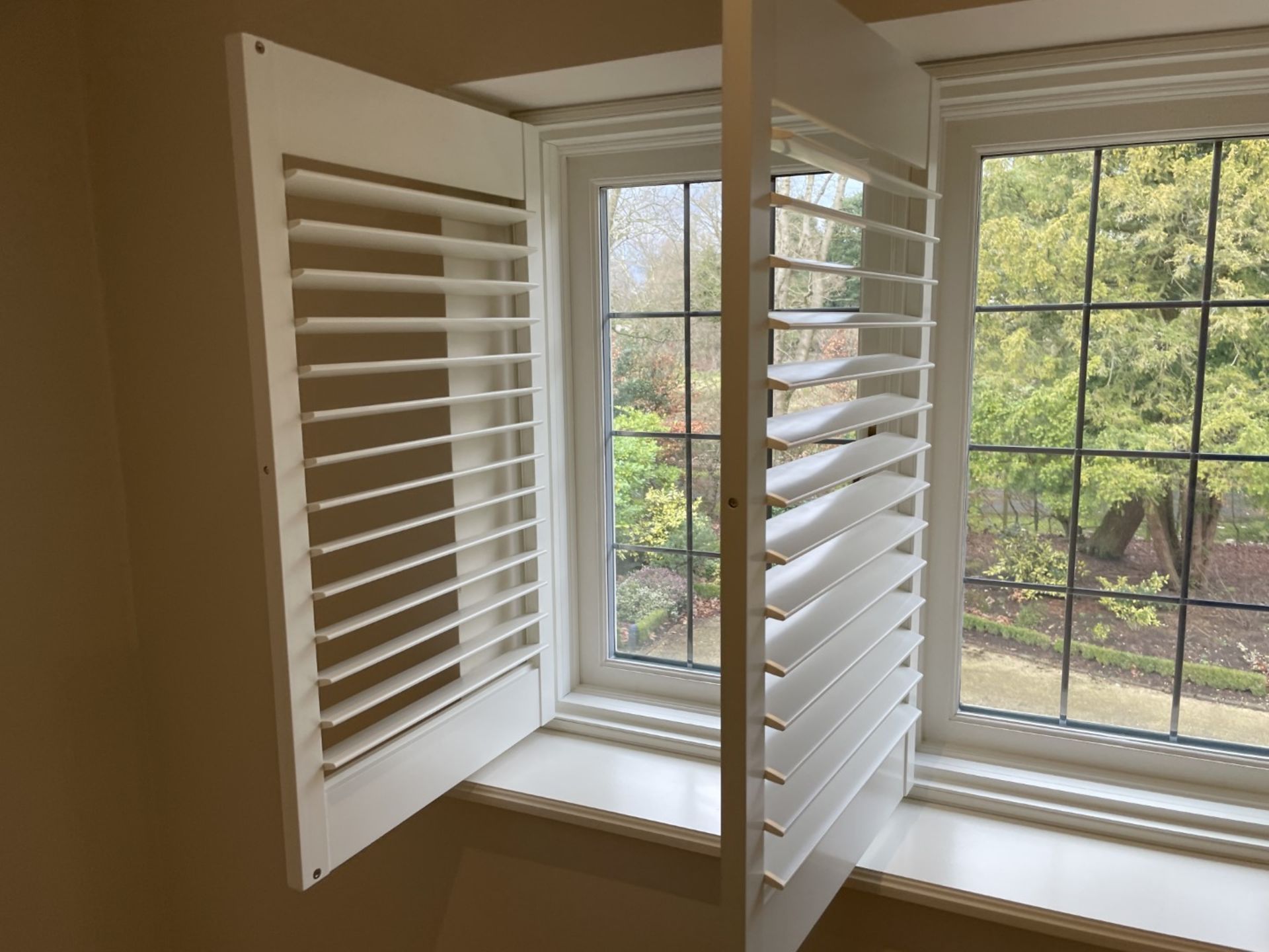 1 x Hardwood Timber Double Glazed Leaded 3-Pane Window Frame fitted with Shutter Blinds - Image 10 of 17