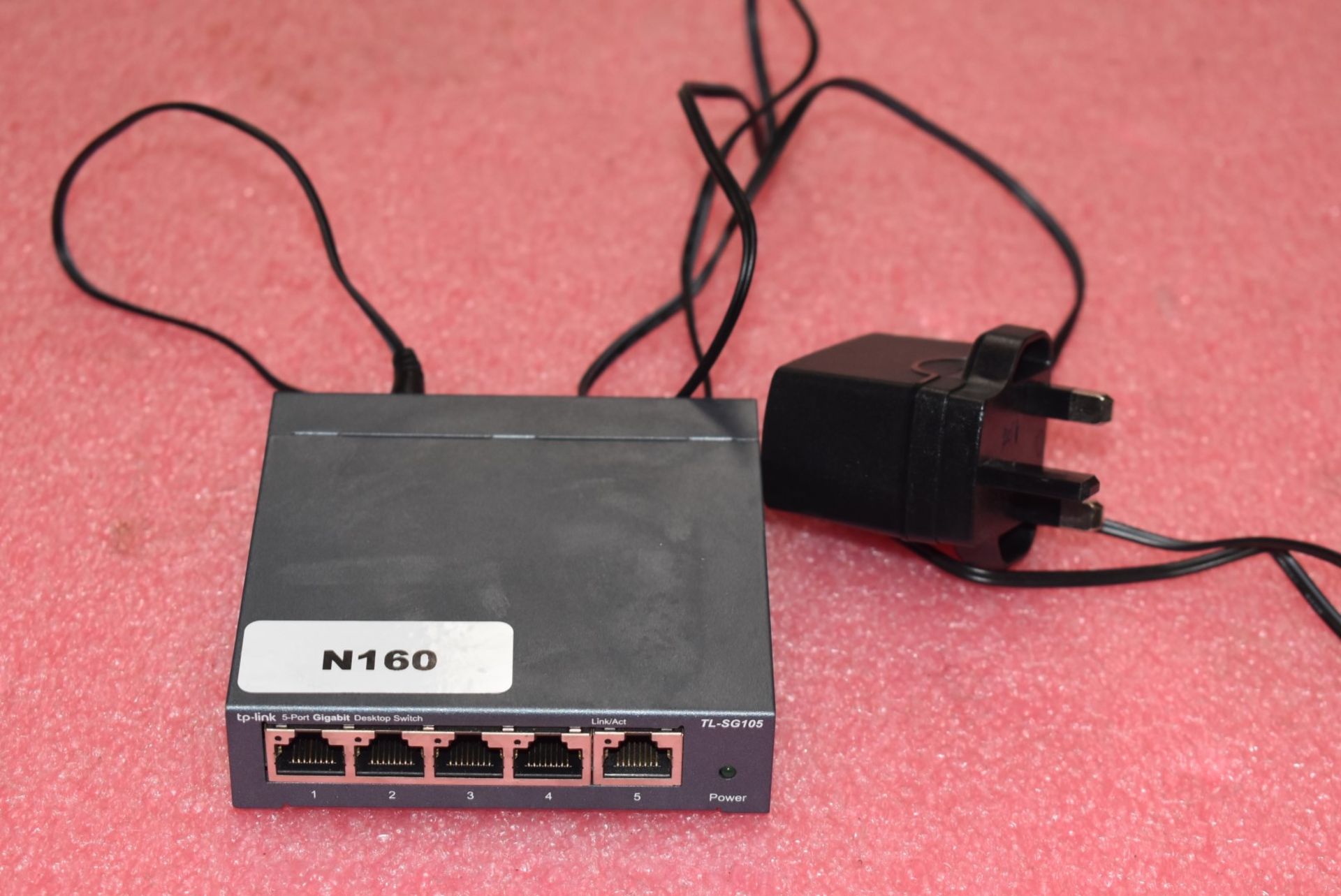 1 x TP Link 5 Port Gigabit Desktop Switch - Type TL-SG105 - Includes Power Adaptor - Image 3 of 4