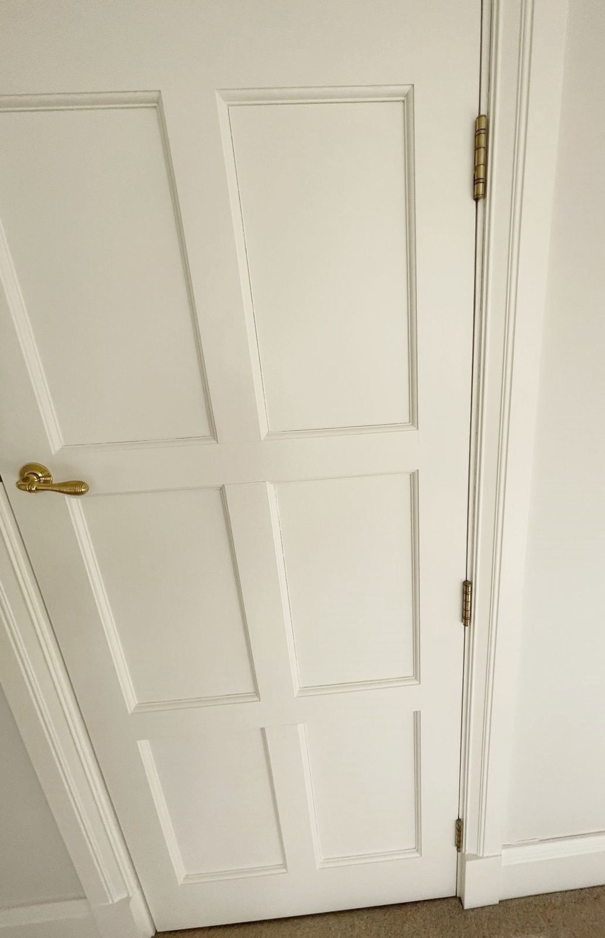 1 x Solid Wood Lockable Painted  Internal Door in White - Includes Handles and Hinges - Image 6 of 10